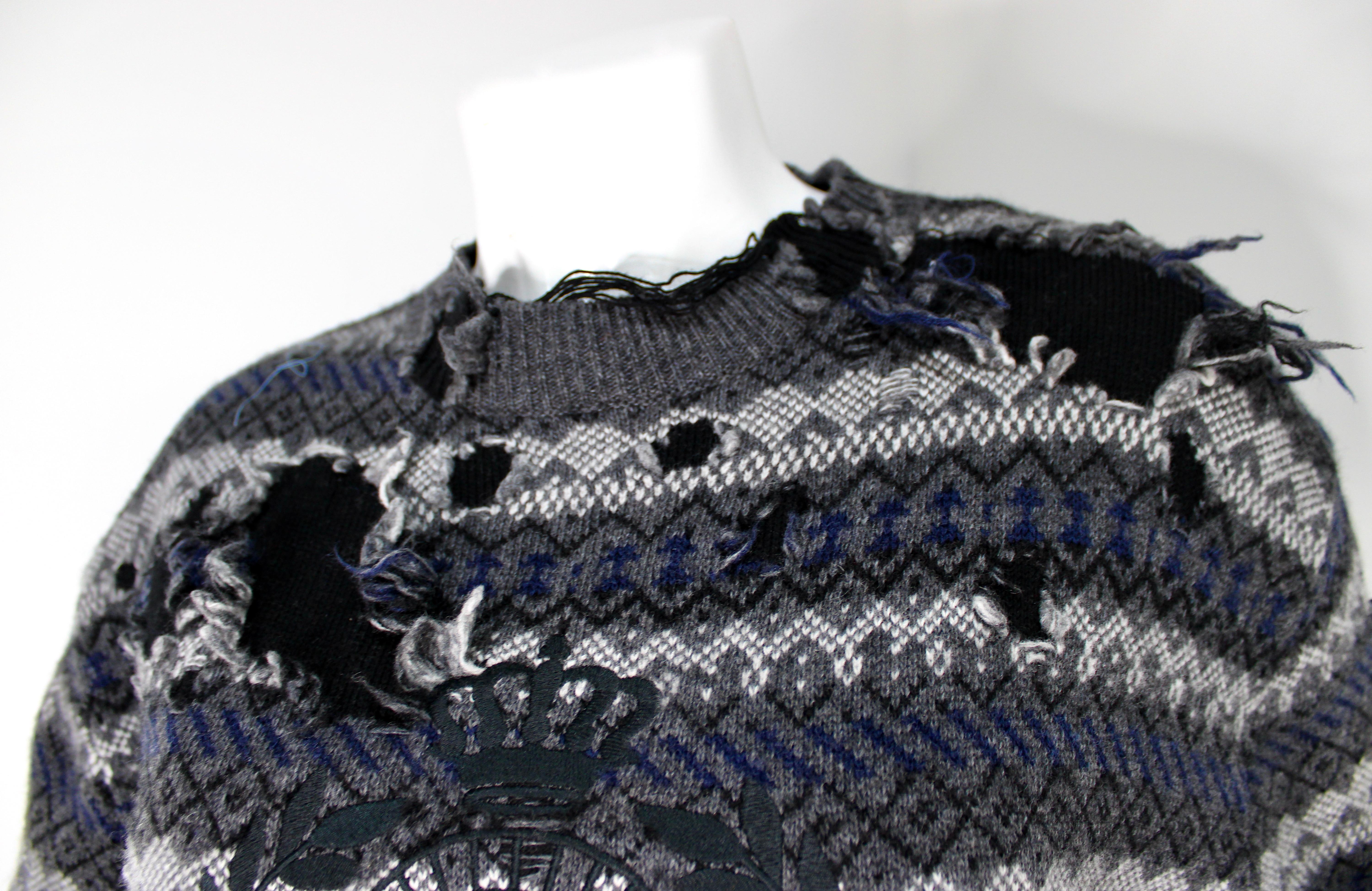 Balenciaga Grey Destroyed Fair Isle Virgin Wool Blend Sweater (Pull en laine vierge) Bon état - En vente à Scottsdale, AZ