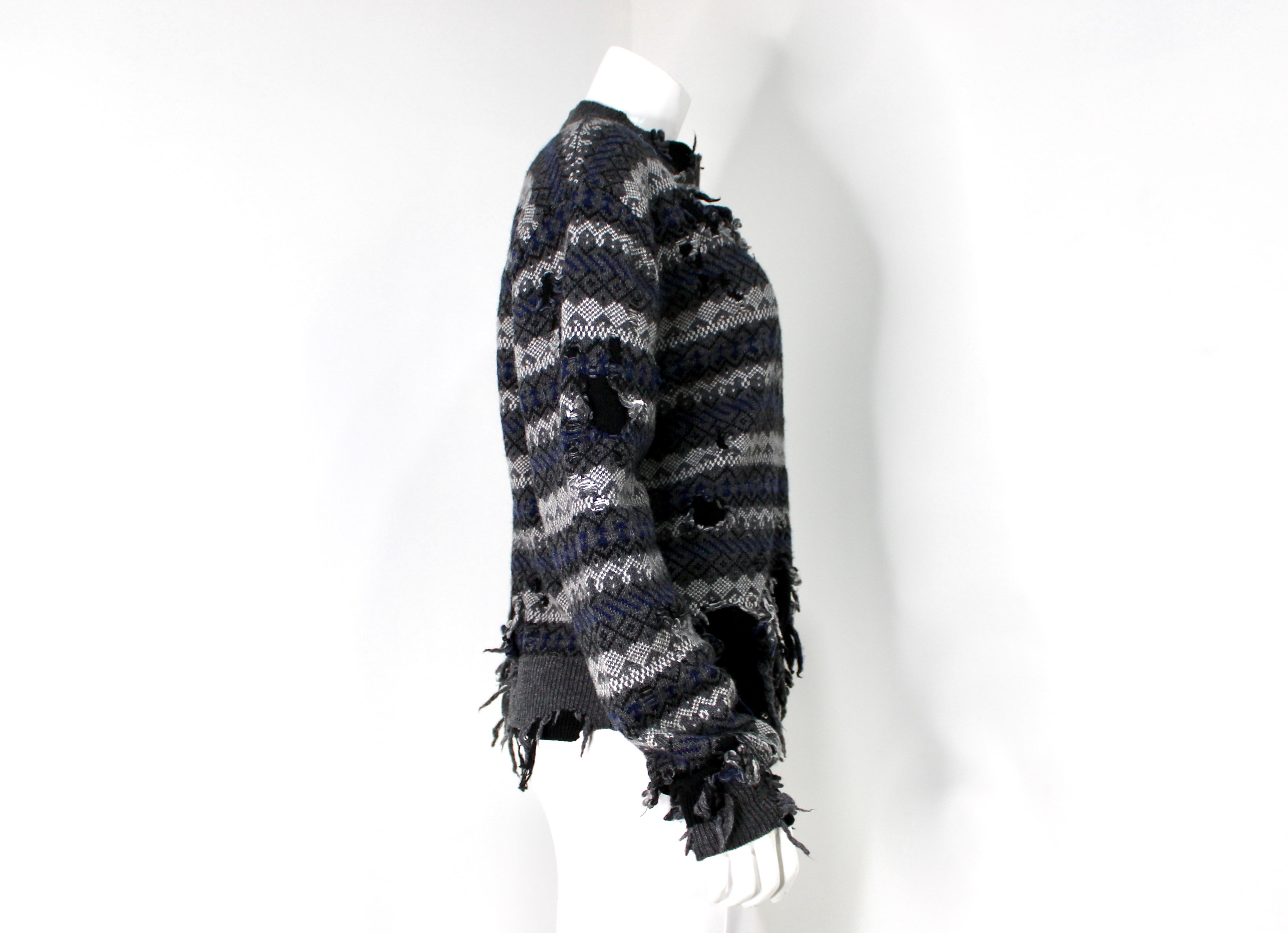 Balenciaga Grey Destroyed Fair Isle Virgin Wool Blend Sweater (Pull en laine vierge) en vente 4
