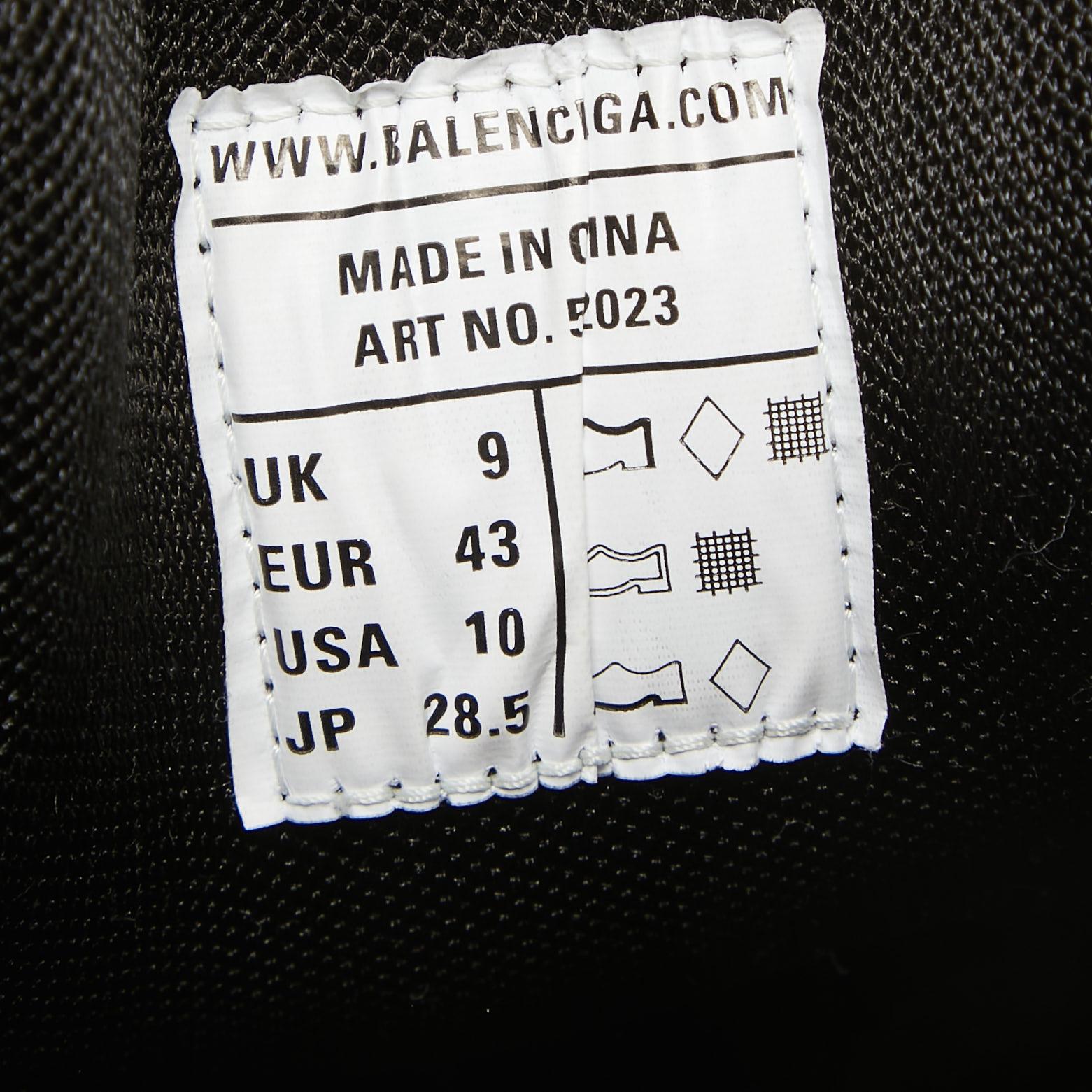 Baskets de survêtement Balenciaga grises en simili cuir et maille, taille 43 en vente 2