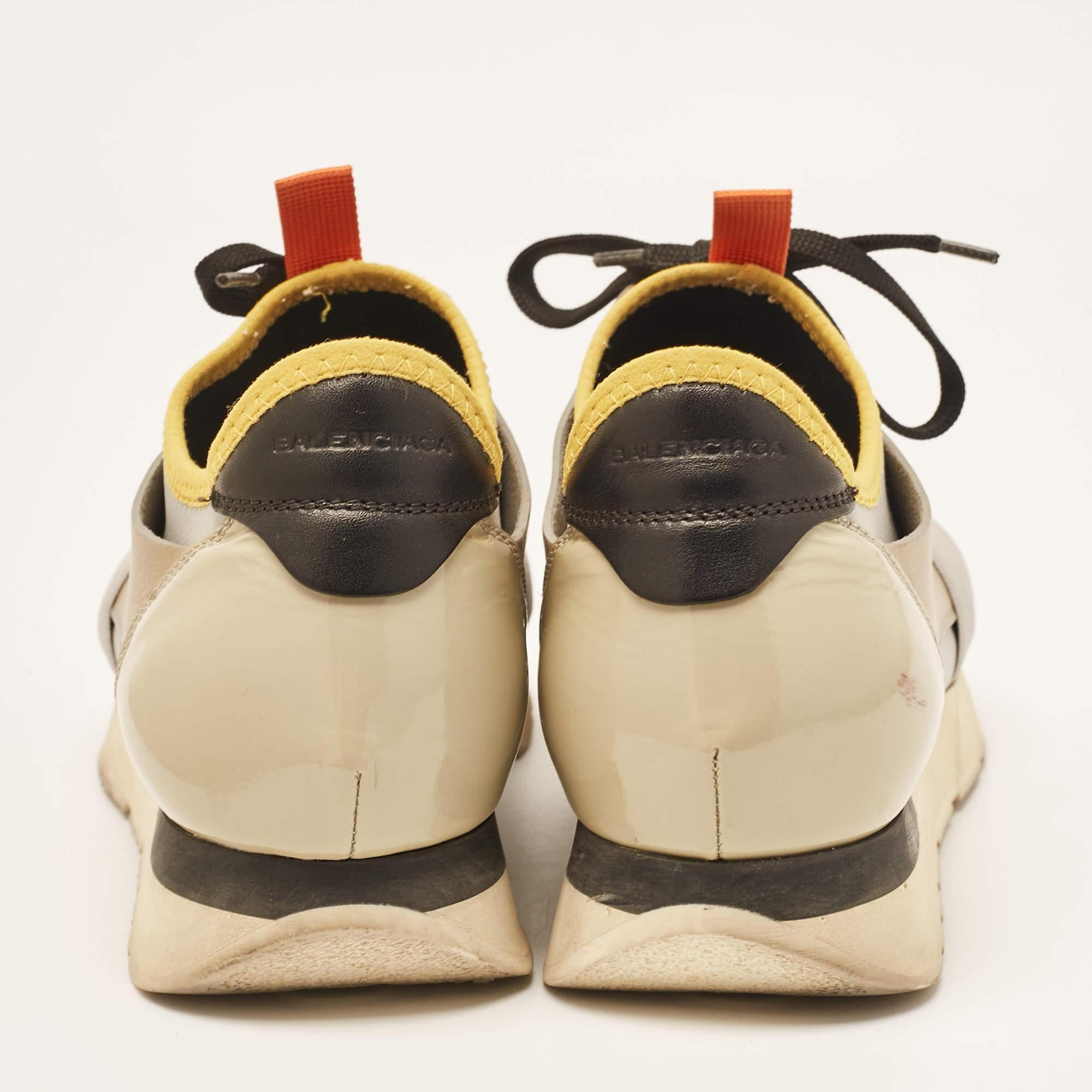 De las mujeres Balenciaga Zapatillas con cordones Race Runner de piel y malla grises Talla 39 en venta