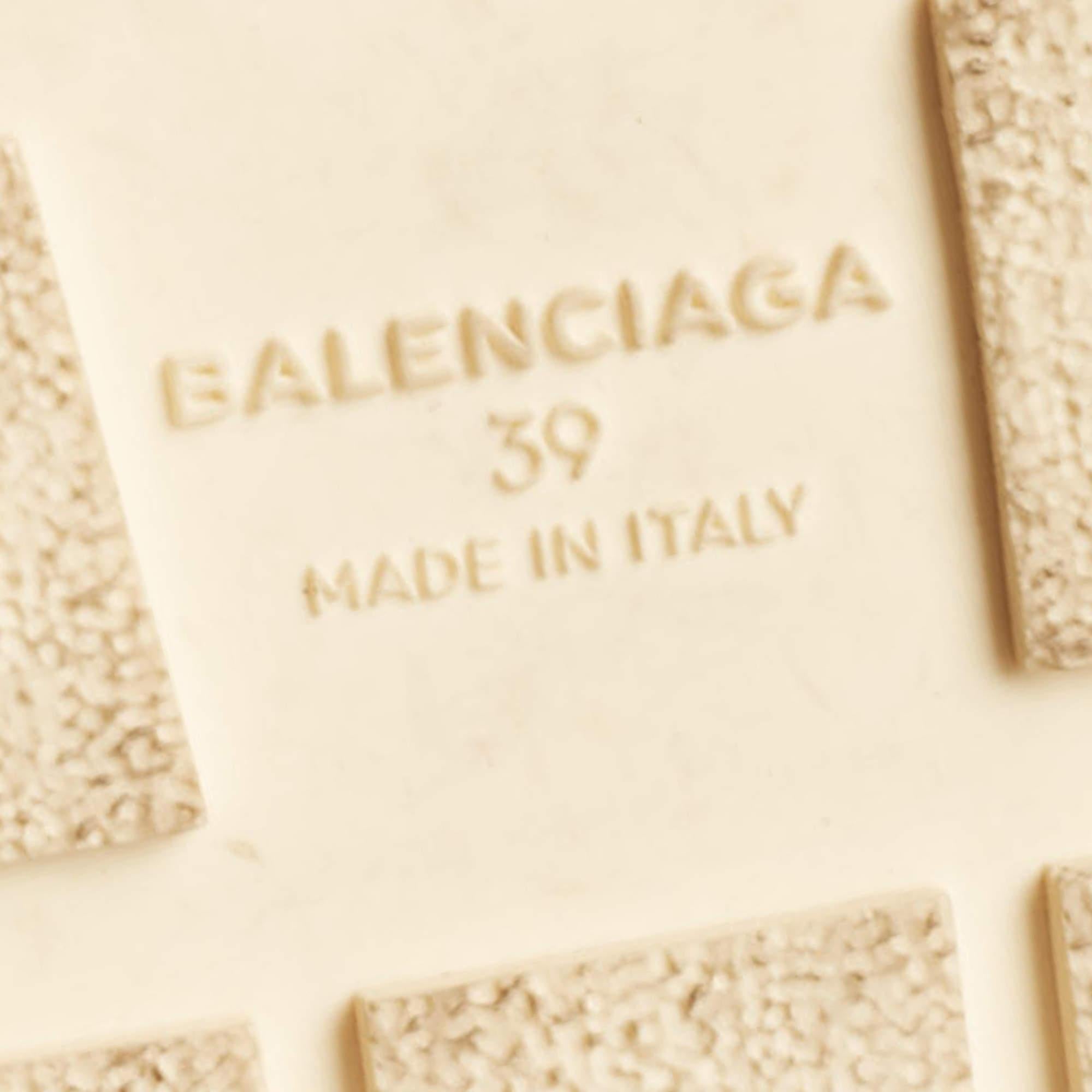 Balenciaga Zapatillas con cordones Race Runner de piel y malla grises Talla 39 en venta 3