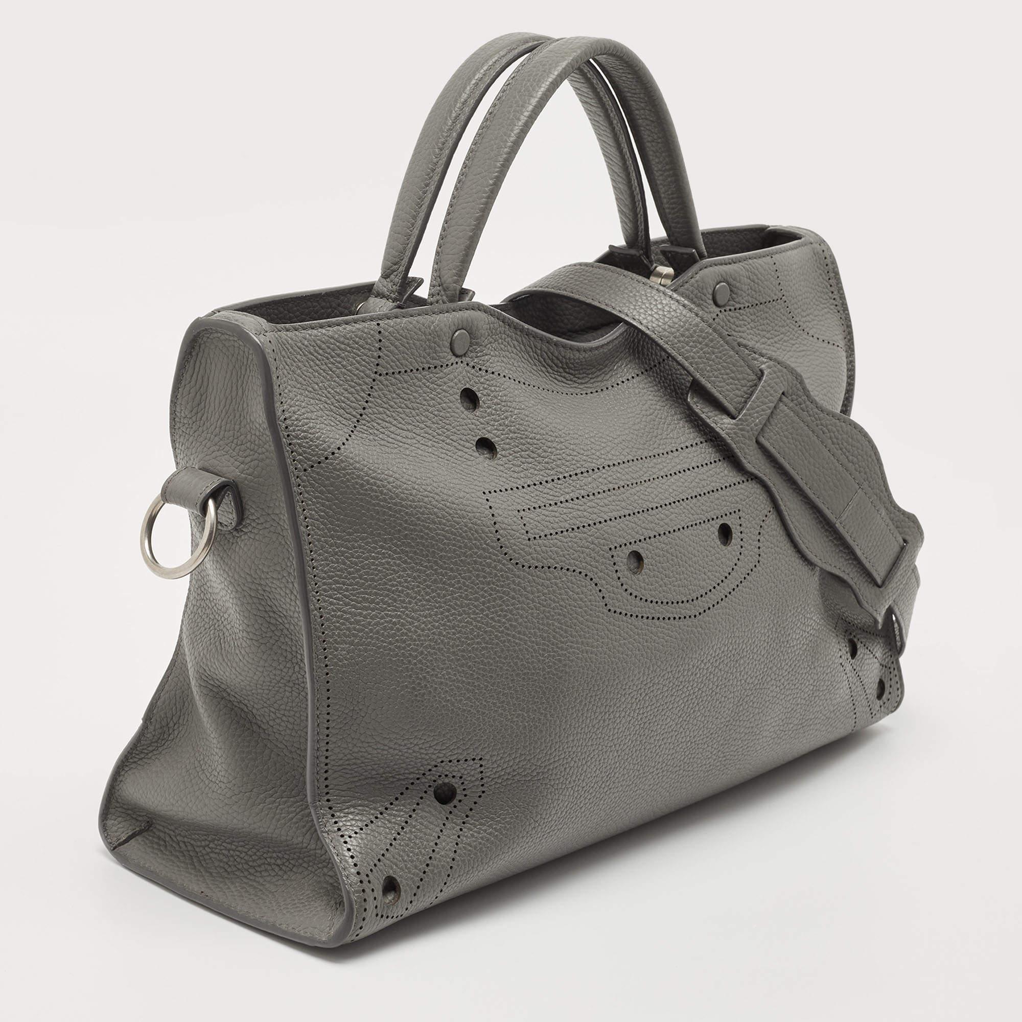 Balenciaga Grey Leather Black Out City Bag In Good Condition In Dubai, Al Qouz 2