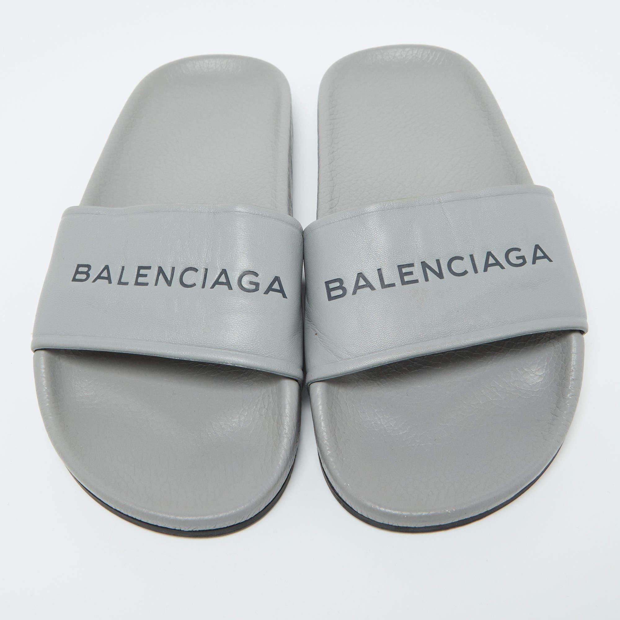 Grigio Balenciaga, pelle grigia, taglia 35, scivoli piatti in vendita