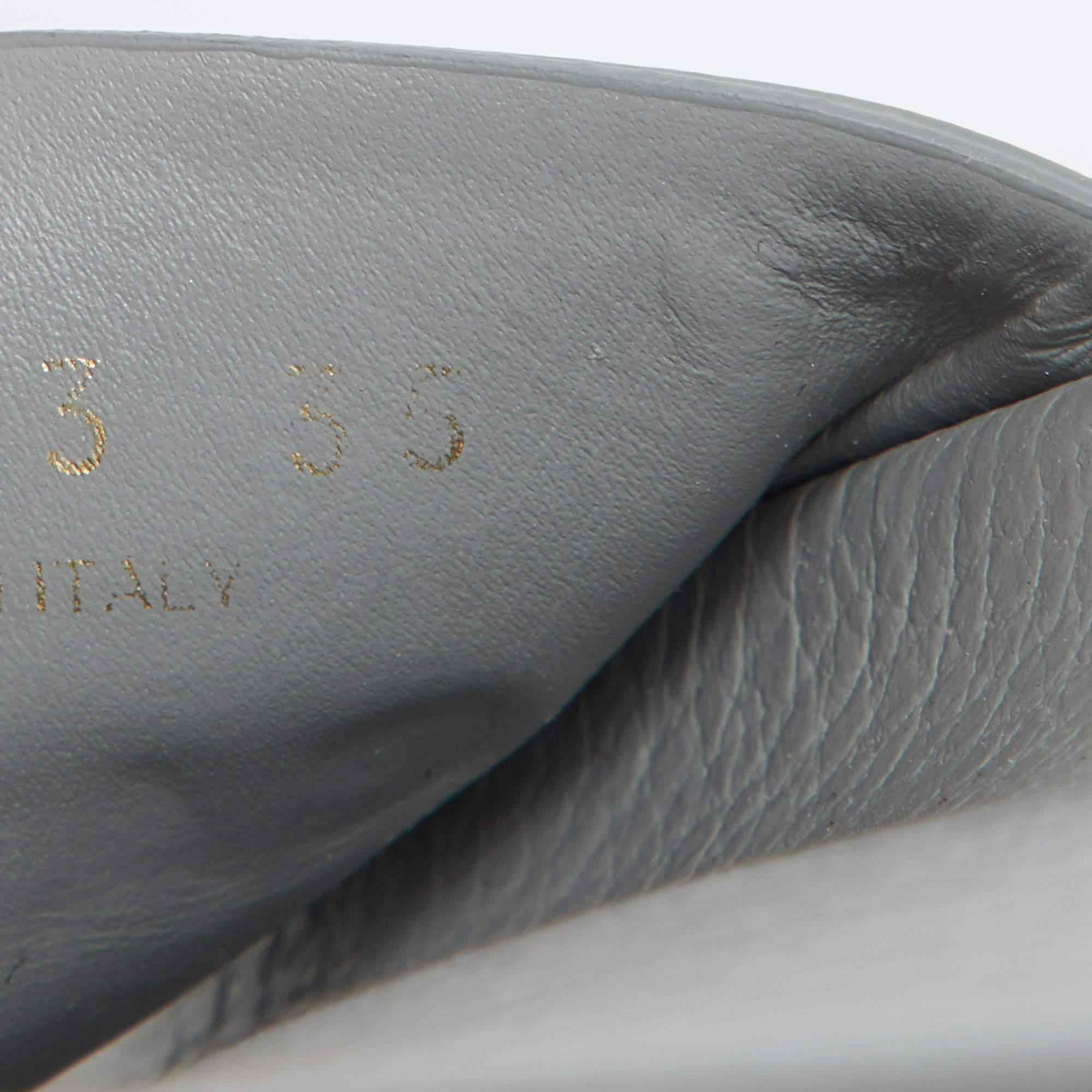 Balenciaga, pelle grigia, taglia 35, scivoli piatti in vendita 3