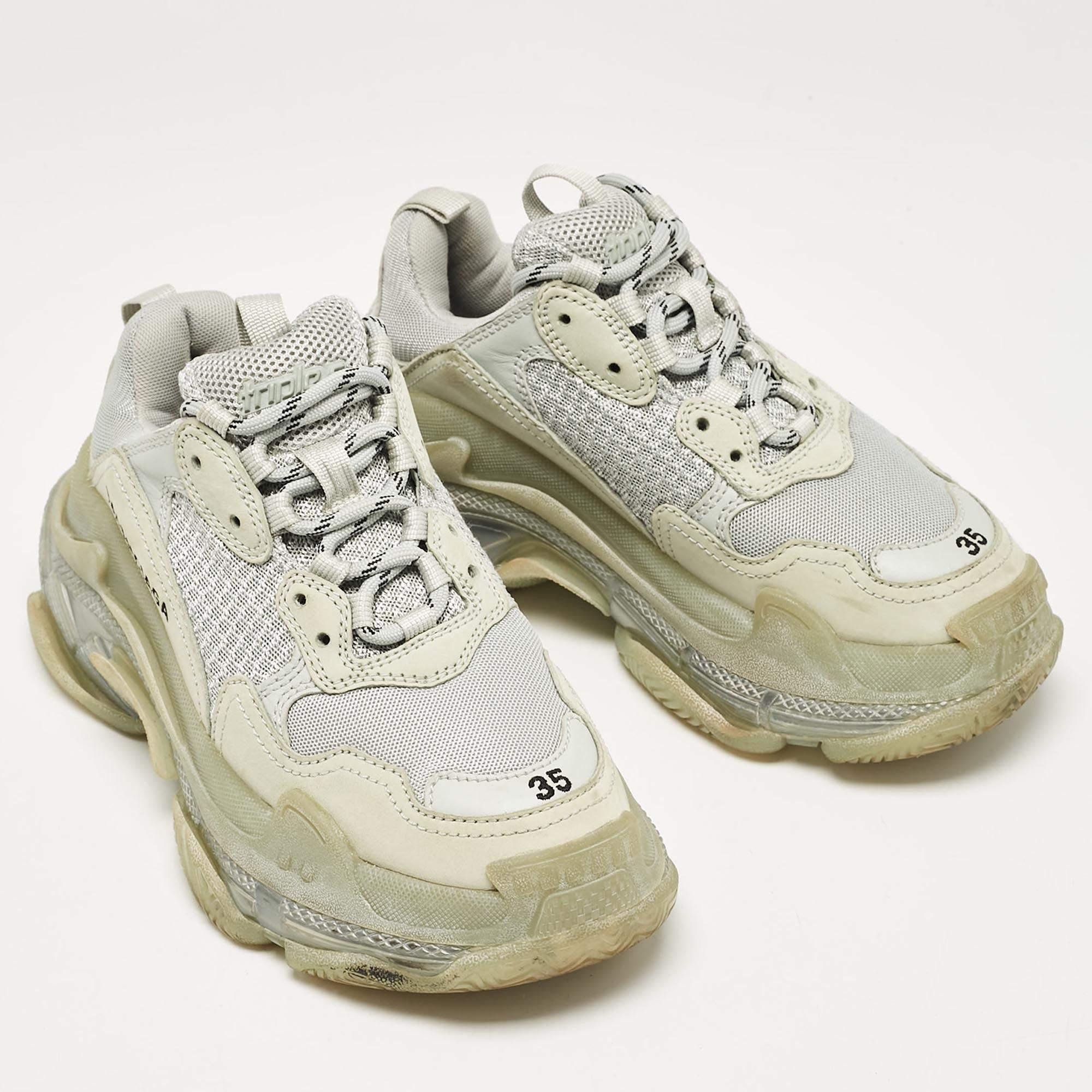 Balenciaga Grey Leather Mesh Triple S Low Top Sneakers Size 35 In Good Condition In Dubai, Al Qouz 2
