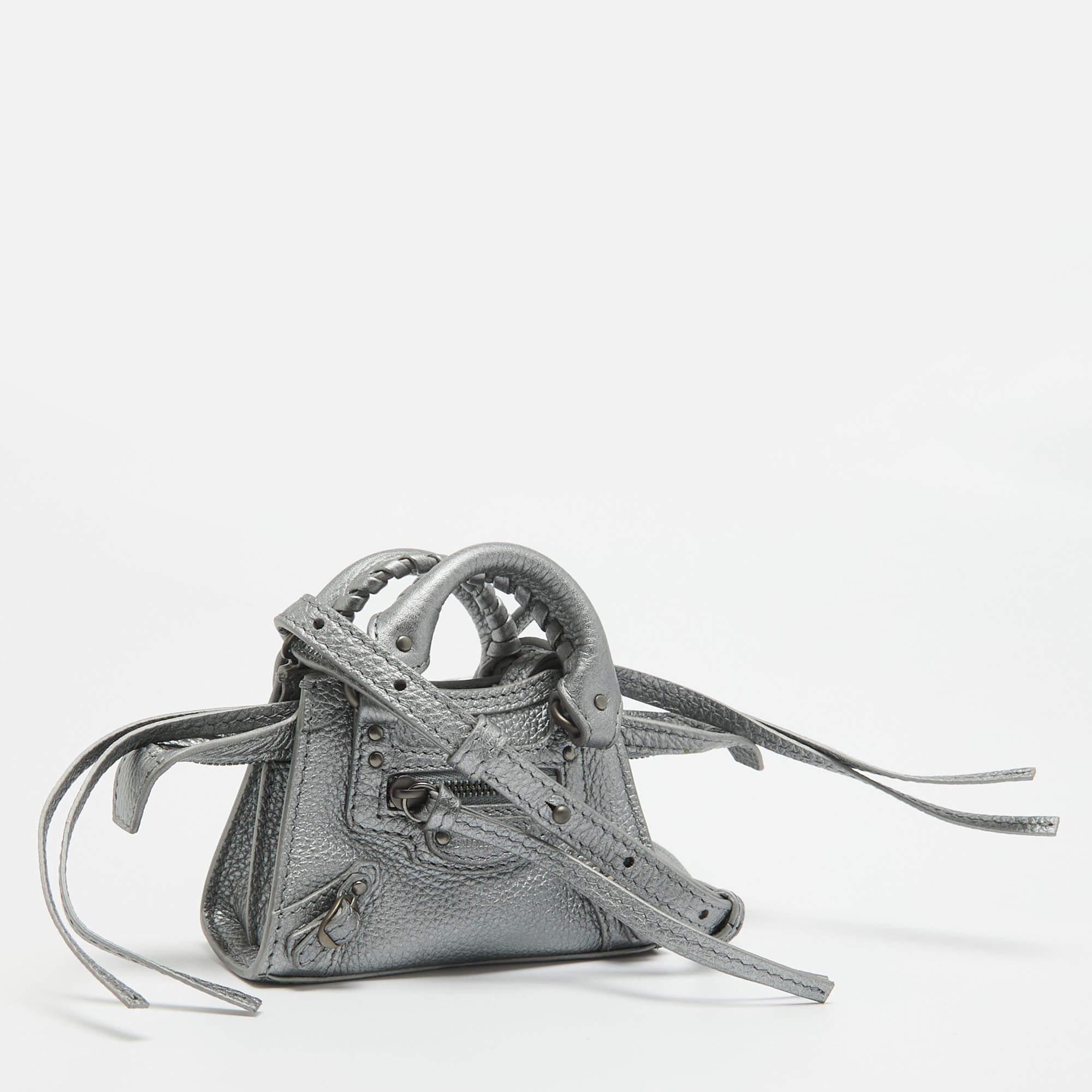 Balenciaga Grey Leather Super Nano Classic City Crossbody Bag In Good Condition In Dubai, Al Qouz 2