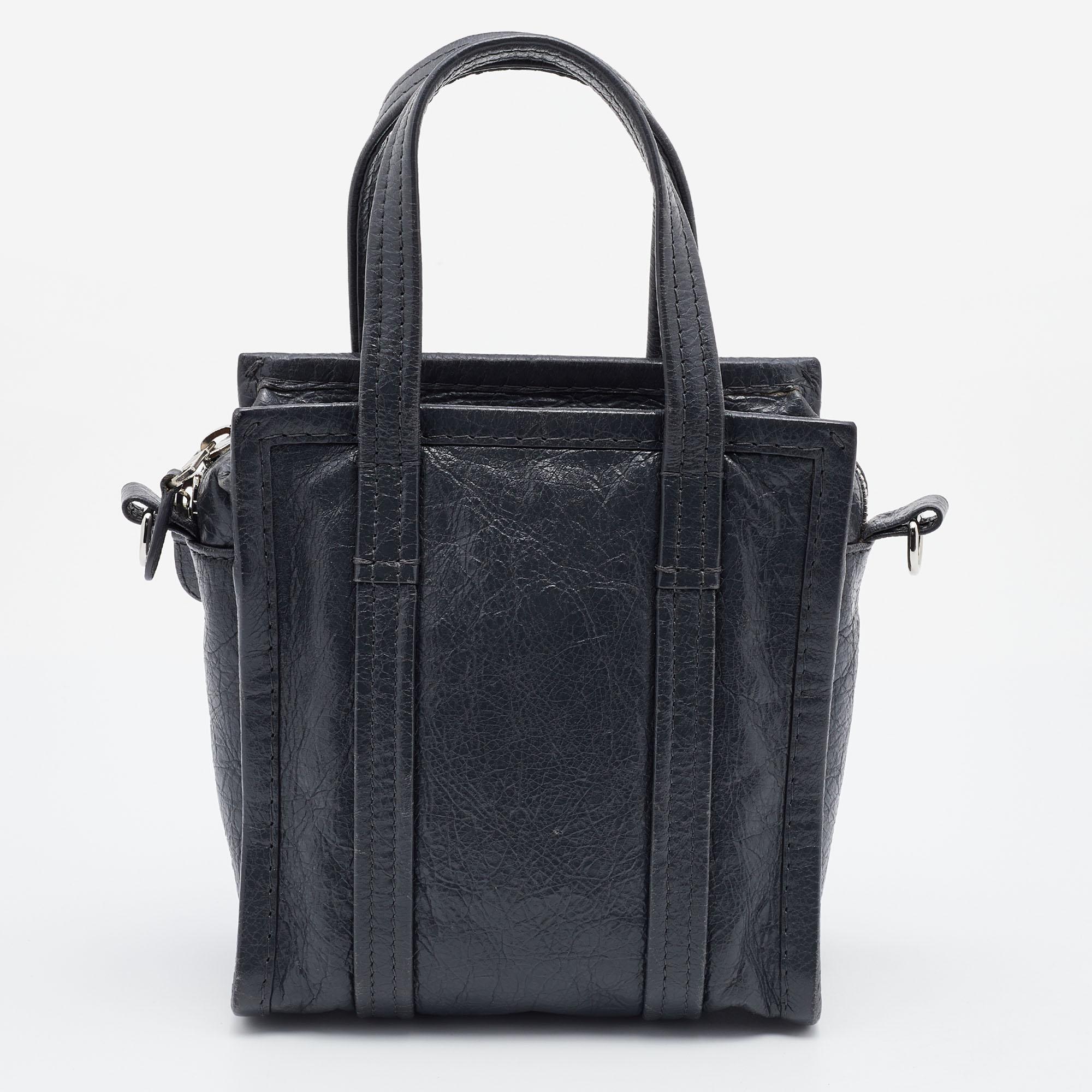 This alluring tote bag for women has been designed to assist you on any day. Convenient to carry and fashionably designed, the tote is cut with skill and sewn into a great shape. It is well-equipped to be a reliable accessory.

Includes:  Detachable