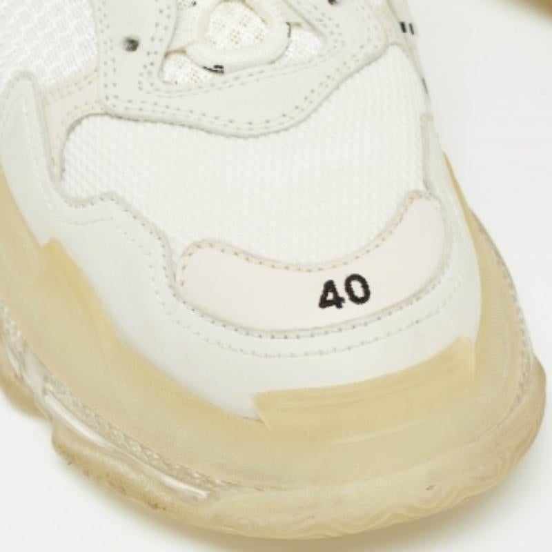 Balenciaga - Maglia grigia e  Sneakers Triple S in ecopelle taglia 40 in vendita 1