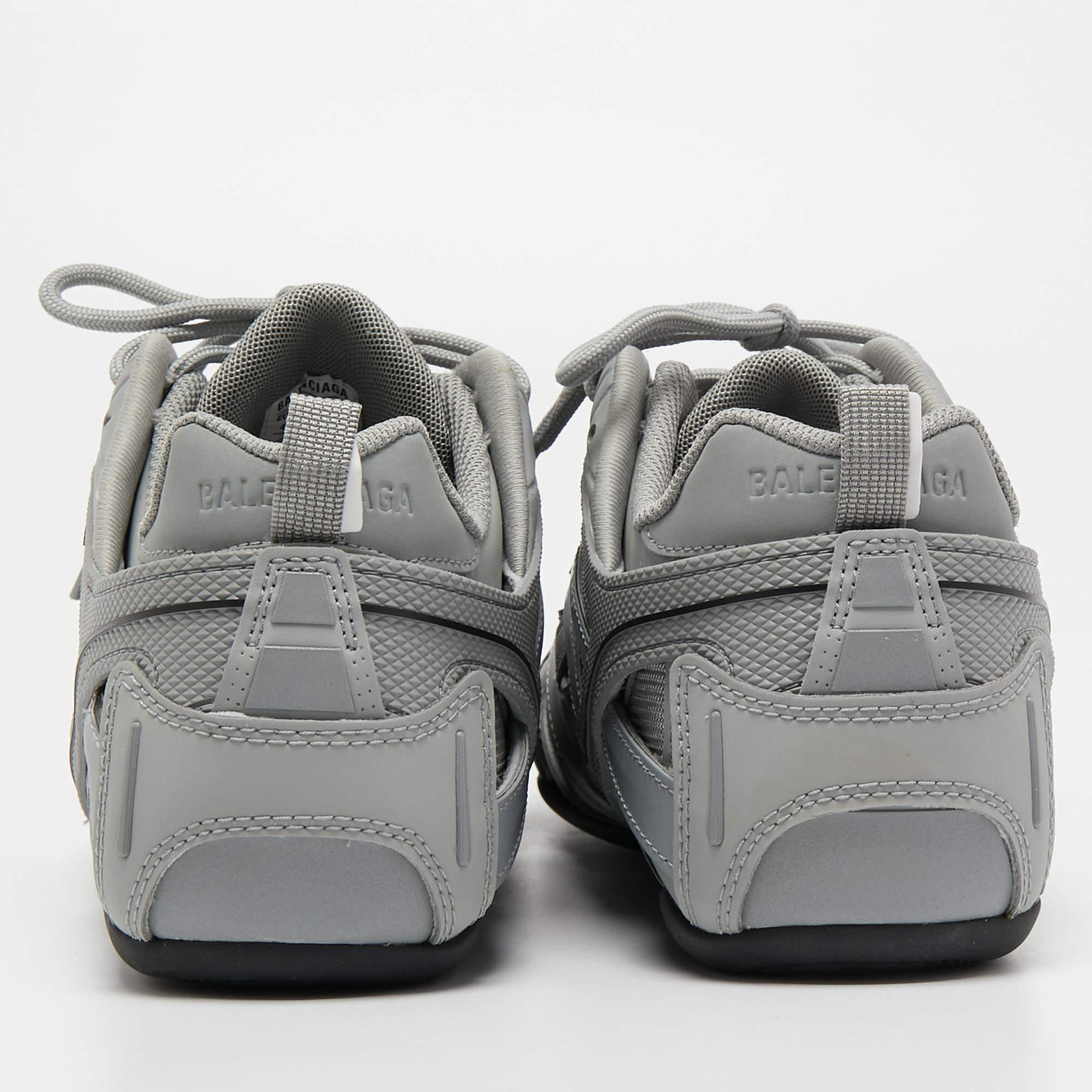 Balenciaga Grey Mesh and Leather Track Sneakers Size 43 In New Condition In Dubai, Al Qouz 2