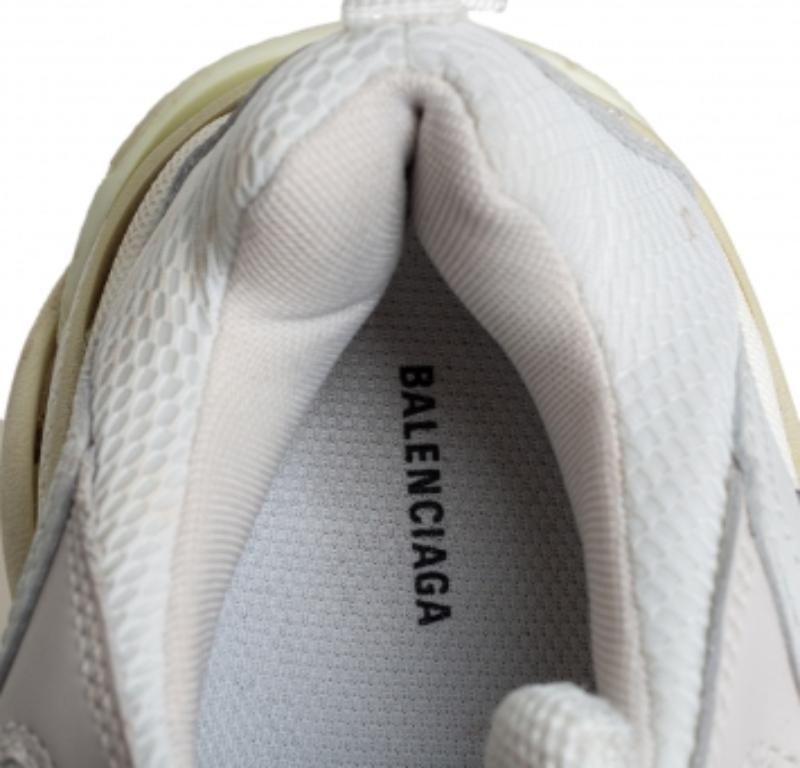 Balenciaga Sneakers Triple S in pelle e rete grigia taglia 38 in vendita 1