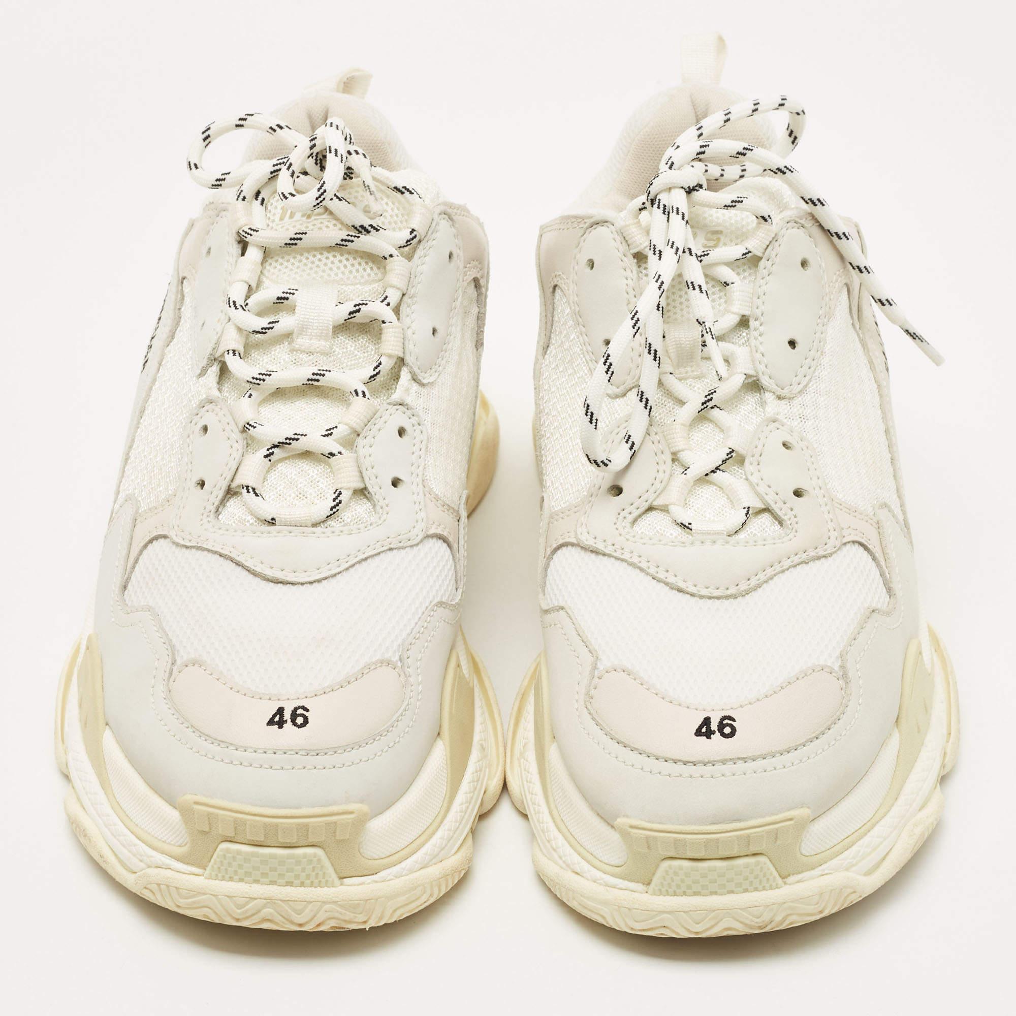 Give your outfit a luxe update with this pair of Balenciaga sneakers. The shoes are sewn perfectly to help you make a statement in them for a long time.

