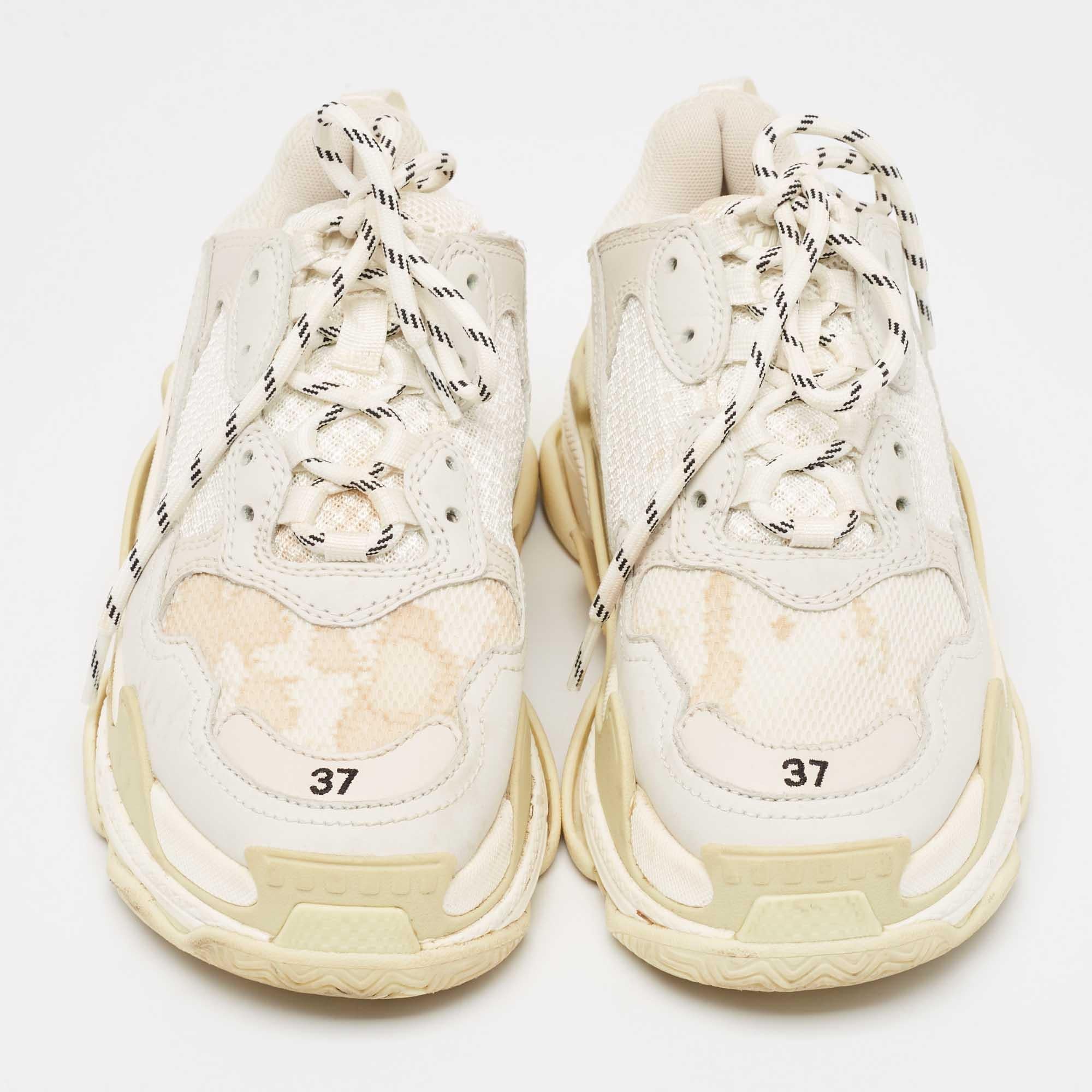 Give your outfit a luxe update with this pair of designer sneakers. The shoes are sewn perfectly to help you make a statement in them for a long time.