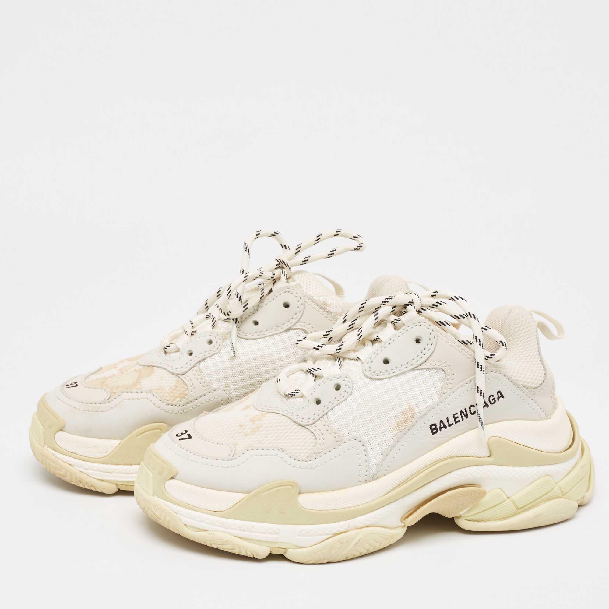 Balenciaga Grey Nubuck and Mesh Triple S Sneakers Size 37 In Good Condition For Sale In Dubai, Al Qouz 2