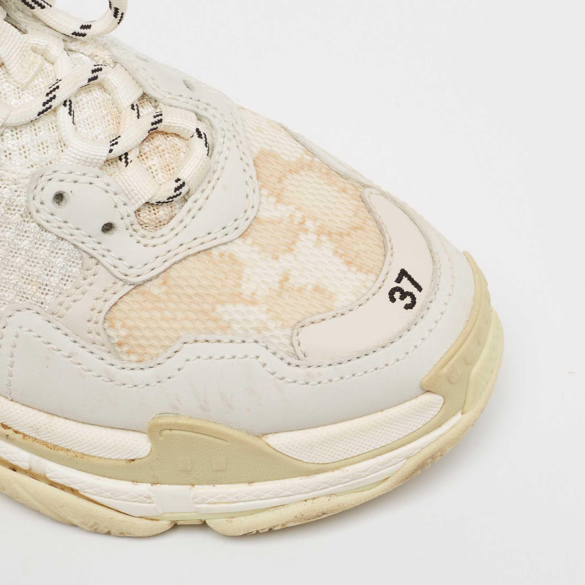 Balenciaga Grey Nubuck and Mesh Triple S Sneakers Size 37 For Sale 2