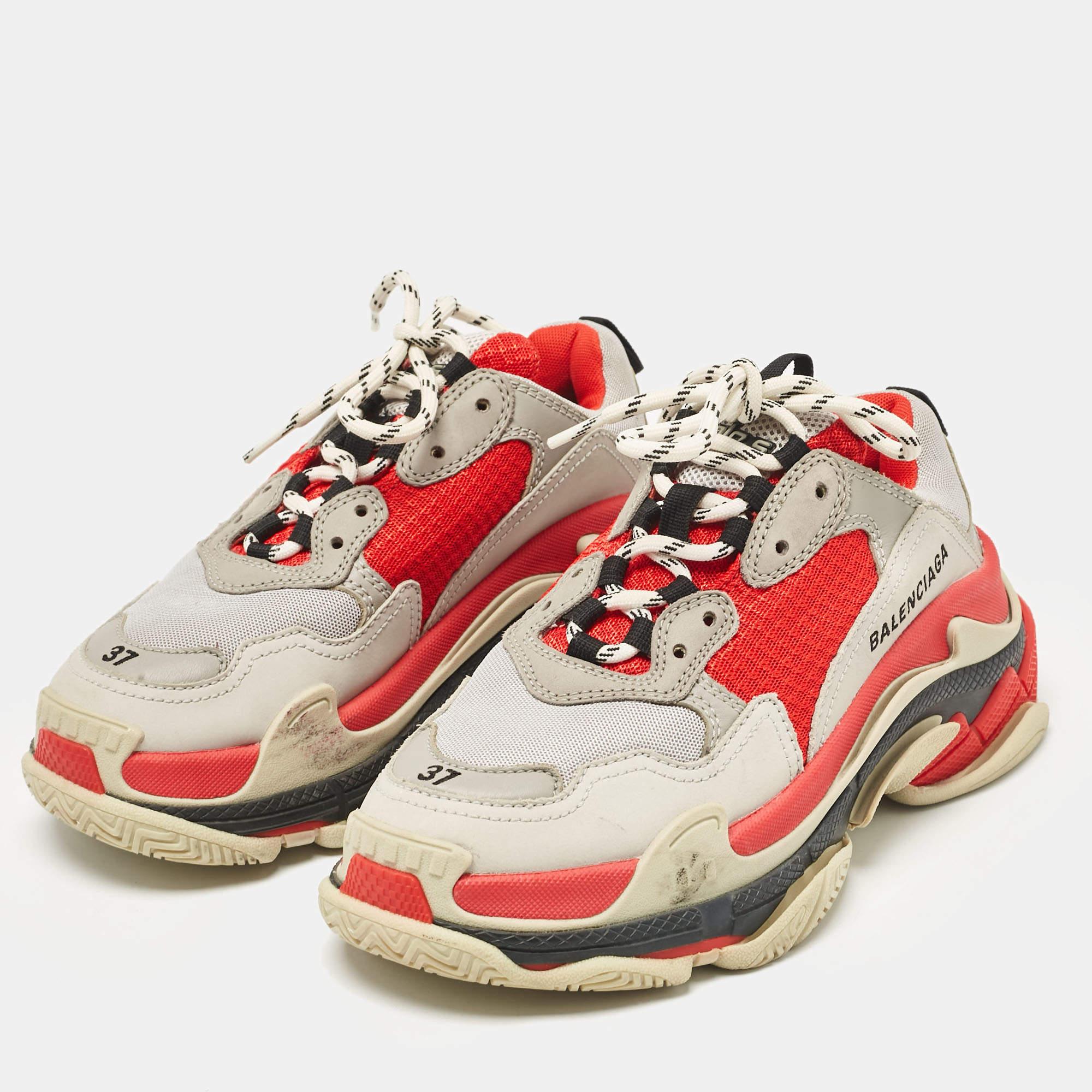 Coming in a classic silhouette these designer sneakers are a seamless combination of luxury comfort and style. These sneakers are finished with signature details and comfortable insoles.