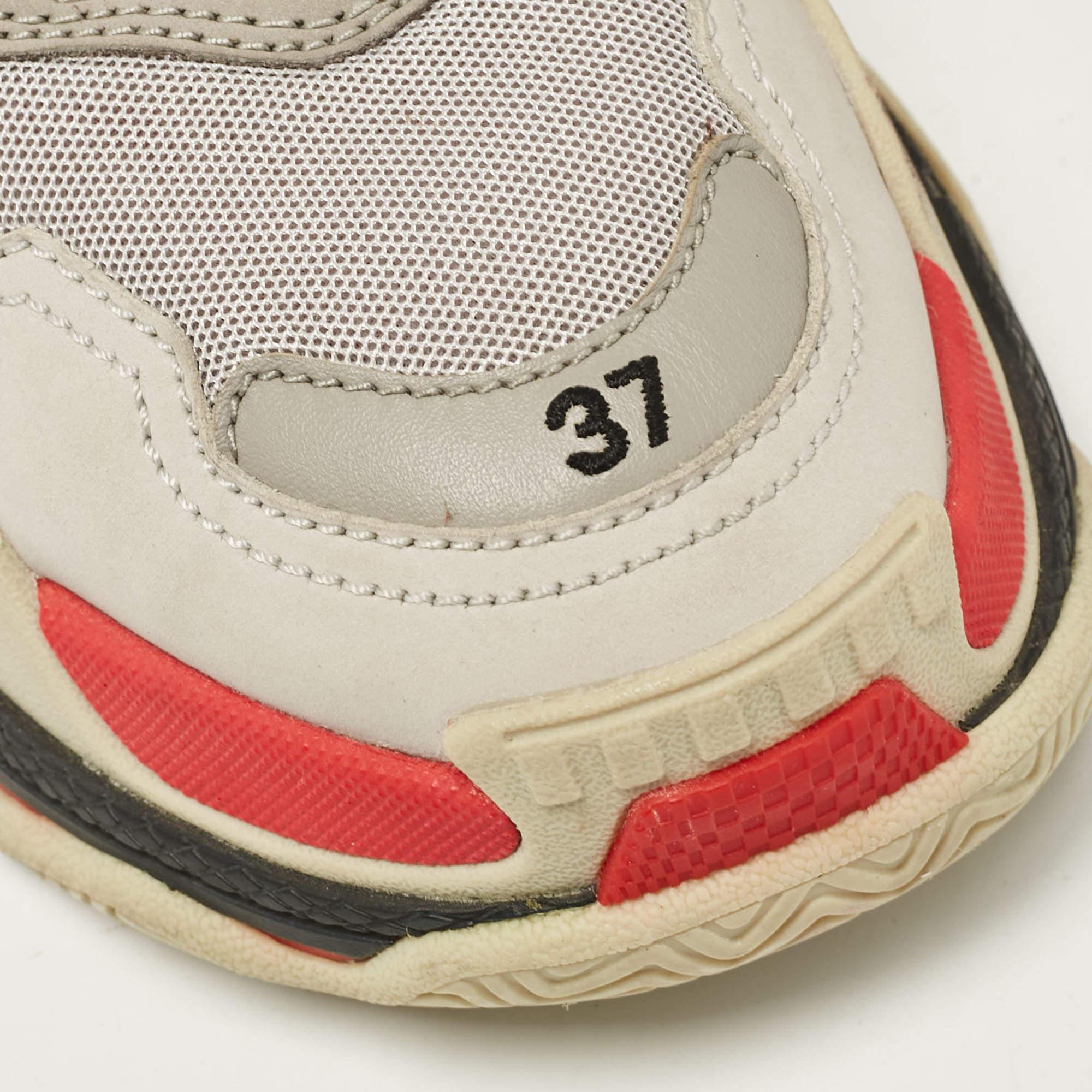Balenciaga Grey/Red Faux Leather and Mesh Triple S Sneakers Size 37 For Sale 2