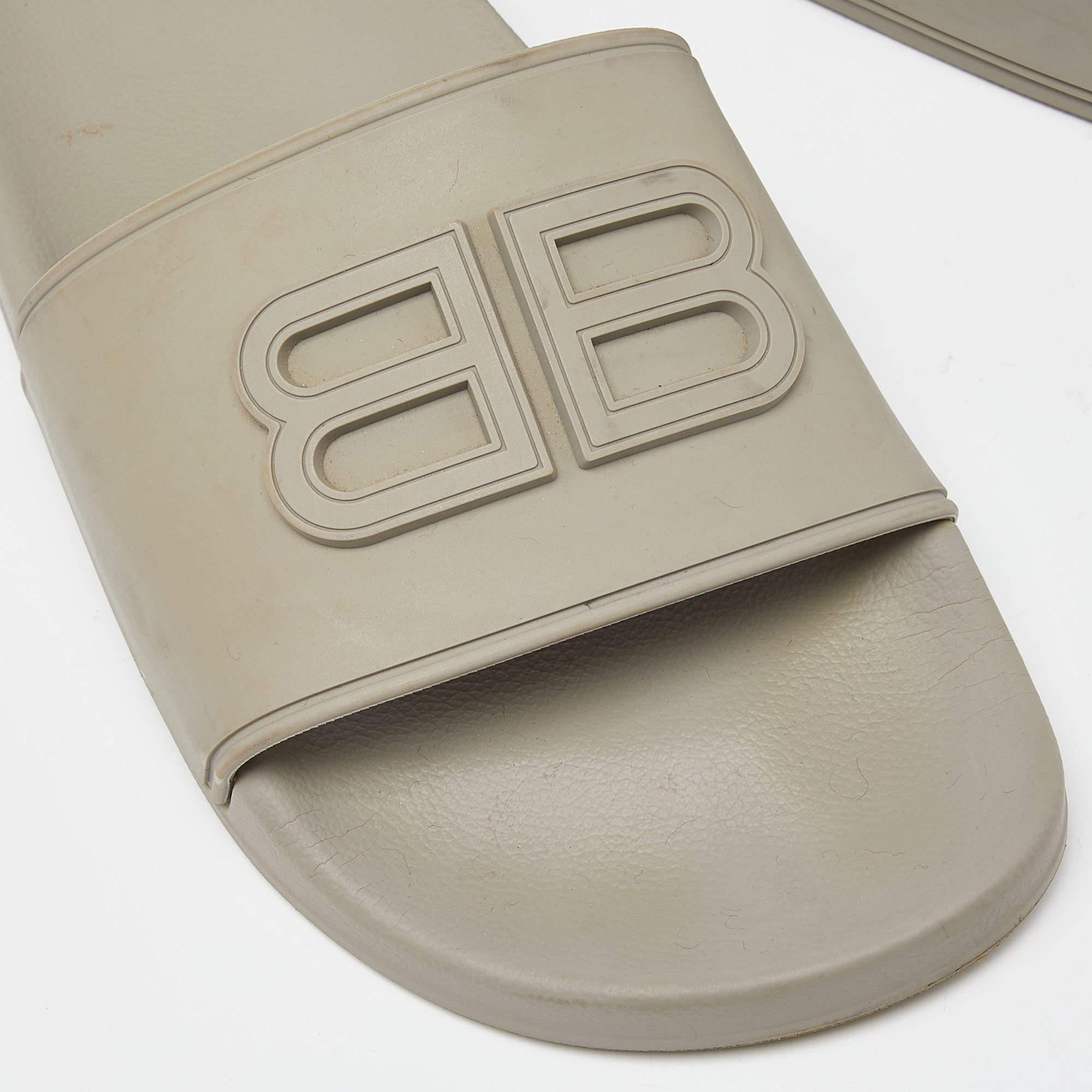 Balenciaga Grey Rubber BB Logo Flat Slides Size 39 For Sale 2