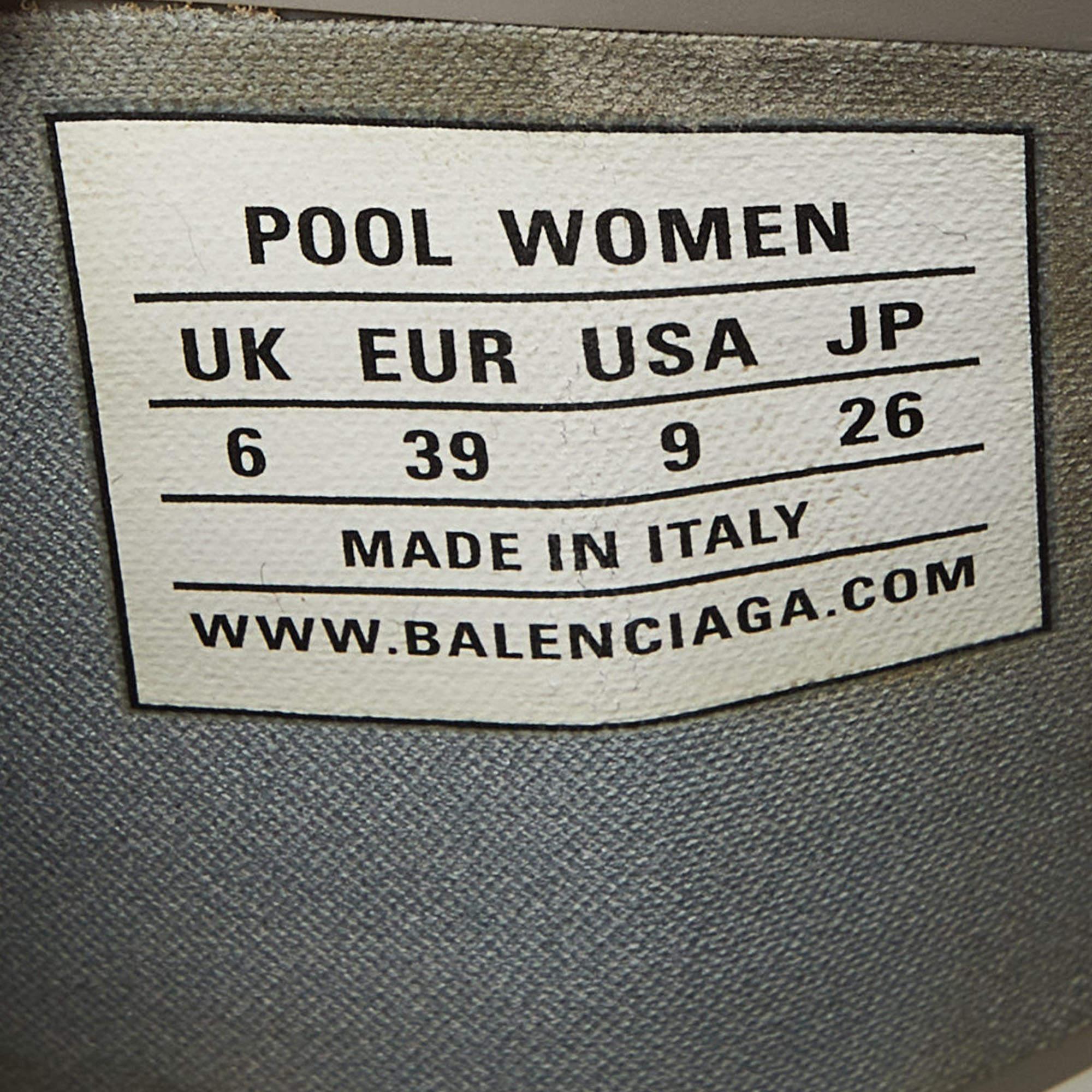 Balenciaga Grey Rubber BB Logo Flat Slides Size 39 For Sale 3