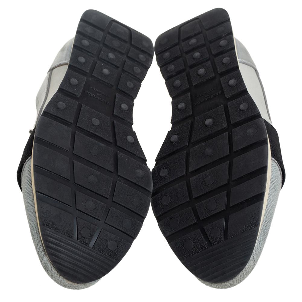 Balenciaga Race Runner Sneakers aus grau/silbernem Leder und Strickstoff, Größe 38 im Zustand „Gut“ in Dubai, Al Qouz 2
