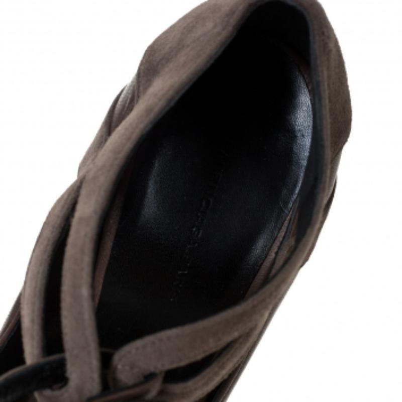 Sandales à plateforme Balenciaga en daim et cuir gris à double boucle, taille 40 Bon état - En vente à Dubai, Al Qouz 2