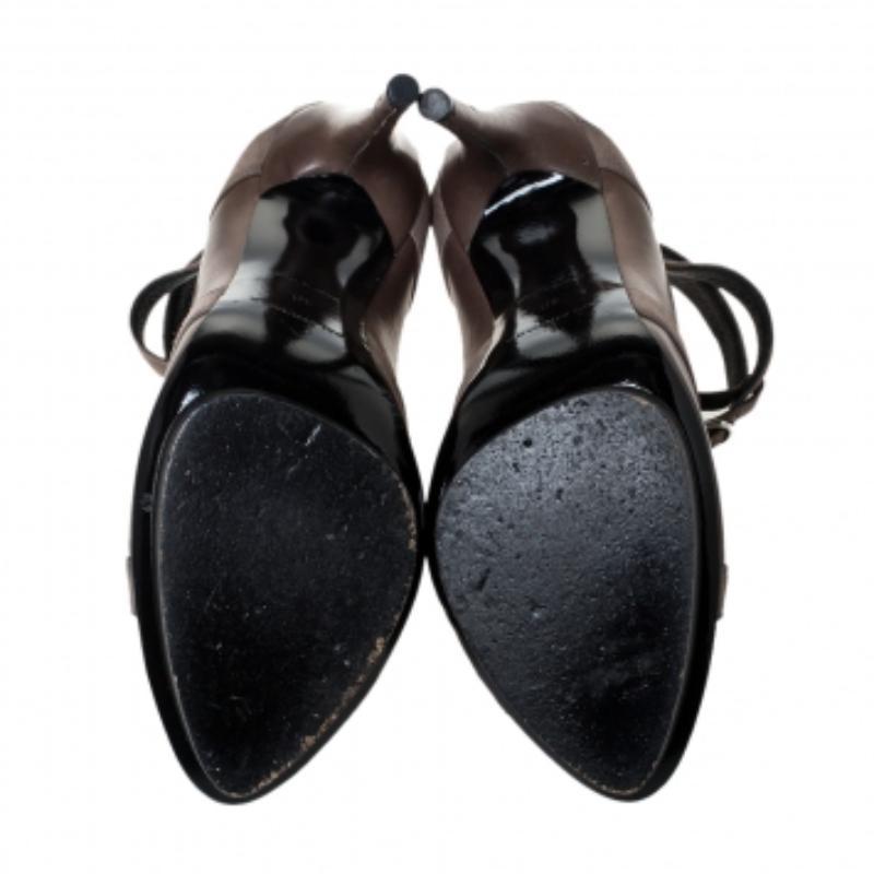 Sandales à plateforme Balenciaga en daim et cuir gris à double boucle, taille 40 en vente 2