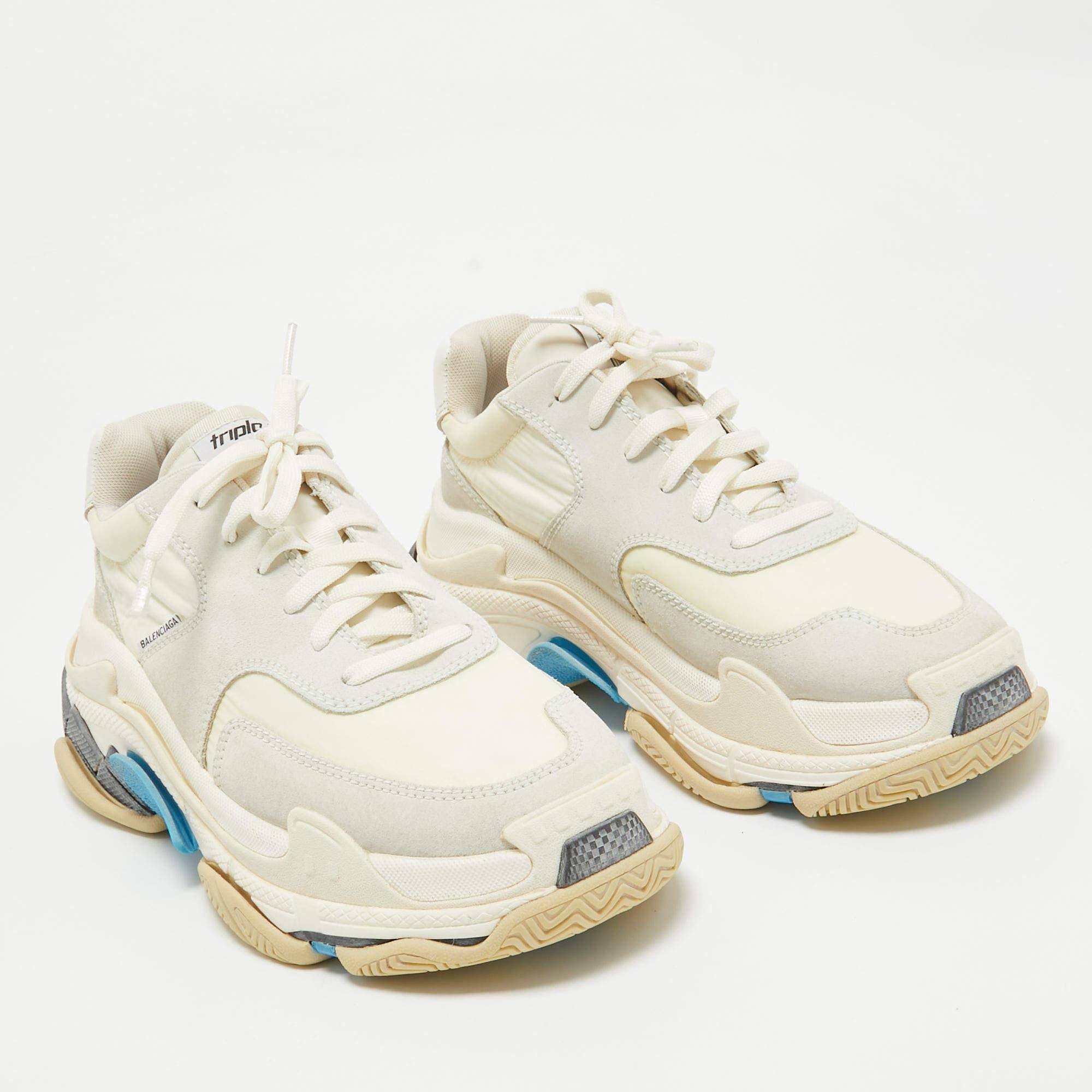 Balenciaga Grey/White Leather and Nylon Triple S Lace Up Sneakers Size 39 In Good Condition In Dubai, Al Qouz 2