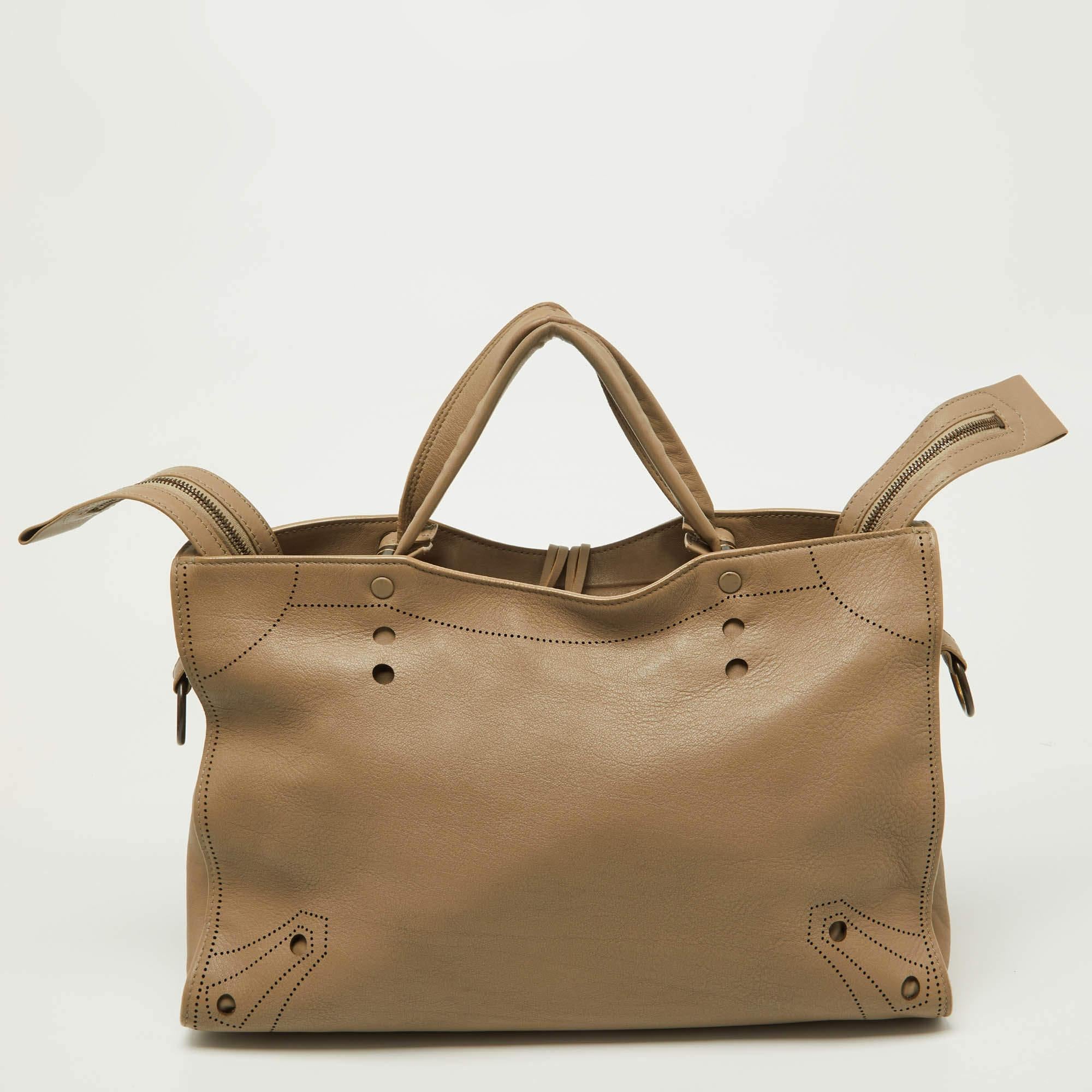 Balenciaga Gris Glace Leather Blackout Classic City Bag Pour femmes en vente