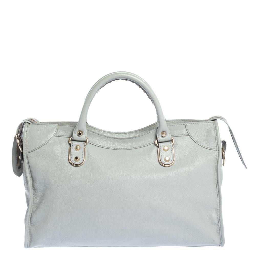 Balenciaga is known for its finely made products and this City bag is one of them. Effortless and stylish, this leather bag will be your go-to for multiple occasions. It has the signature details of buckles, studs, and the front zipper. Two top