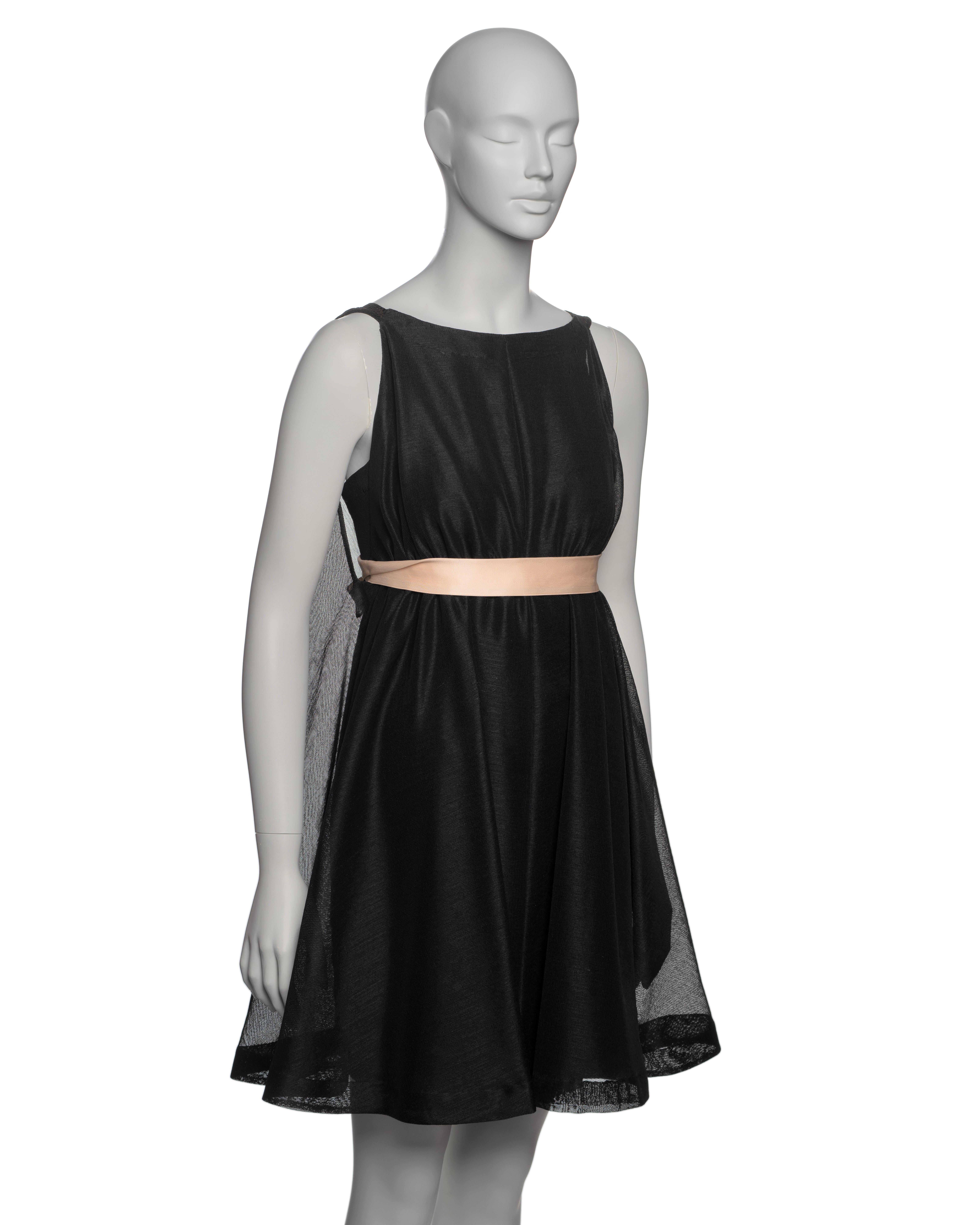 Abito Baby Doll nero con fiocco in seta rosa nudo di Balenciaga Haute Couture, FW 1967 in vendita 5
