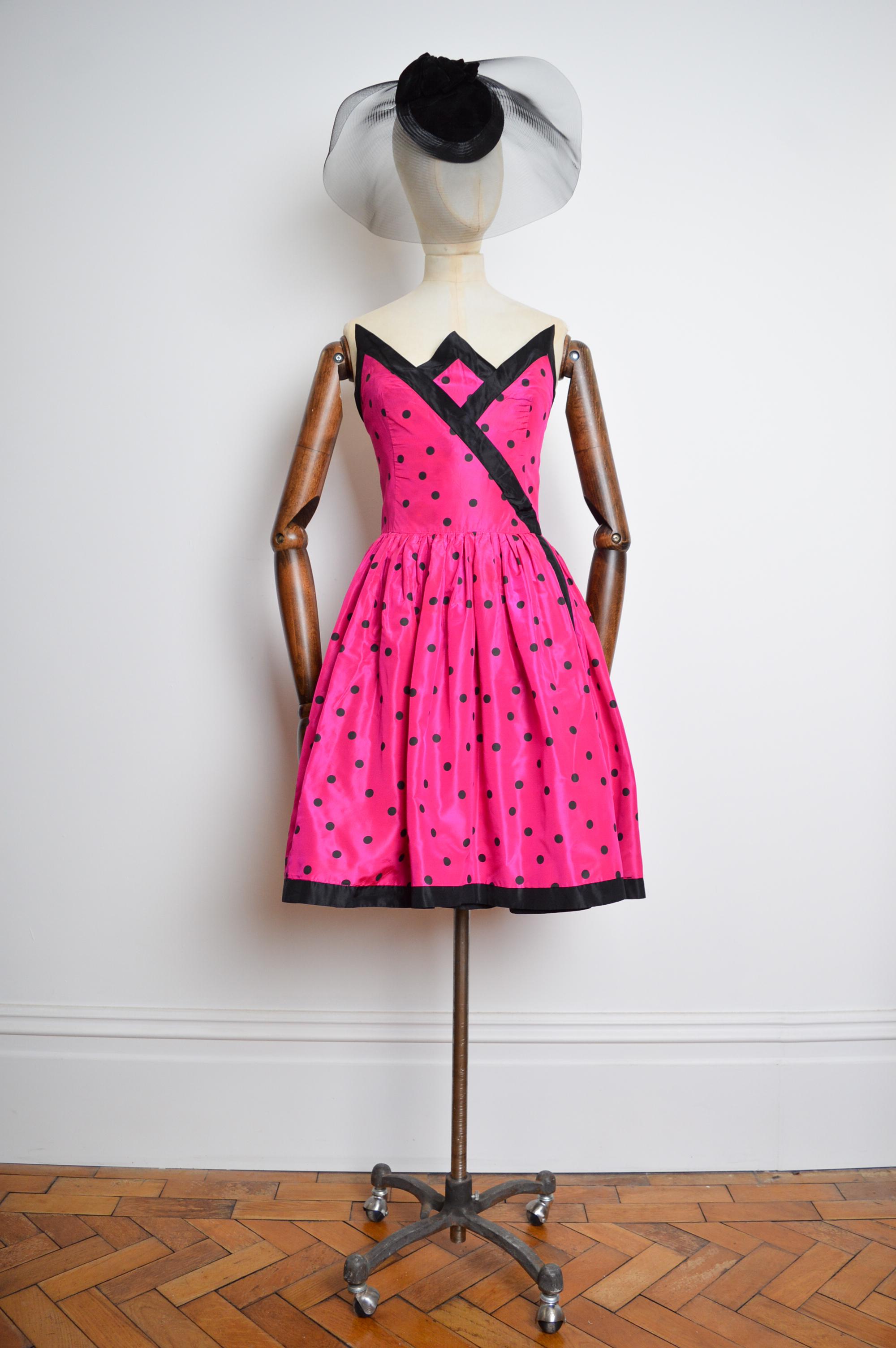 Beautiful BALENCIAGA Hot pink Polka dot cocktail dress by Josephus Thimister.

This strapless cocktail runway dress is crafted from a Moire silk fabric with a boned upper body, concealed zip up back.

MADE IN FRANCE.

Length 32