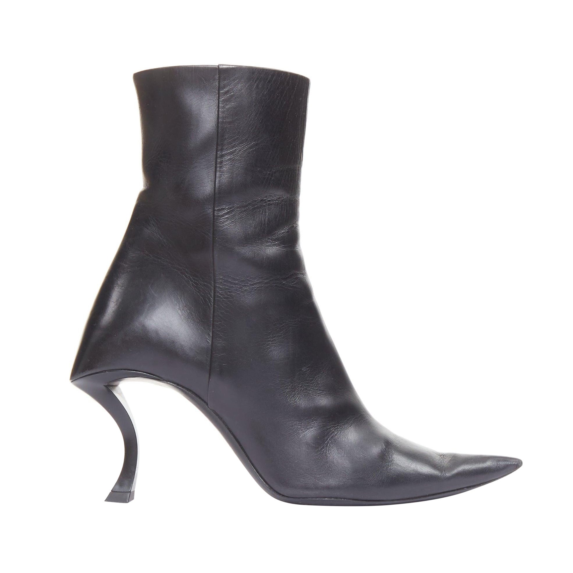 Balenciaga Clessidra in pelle con tacco scultoreo a punta di coltello EU37