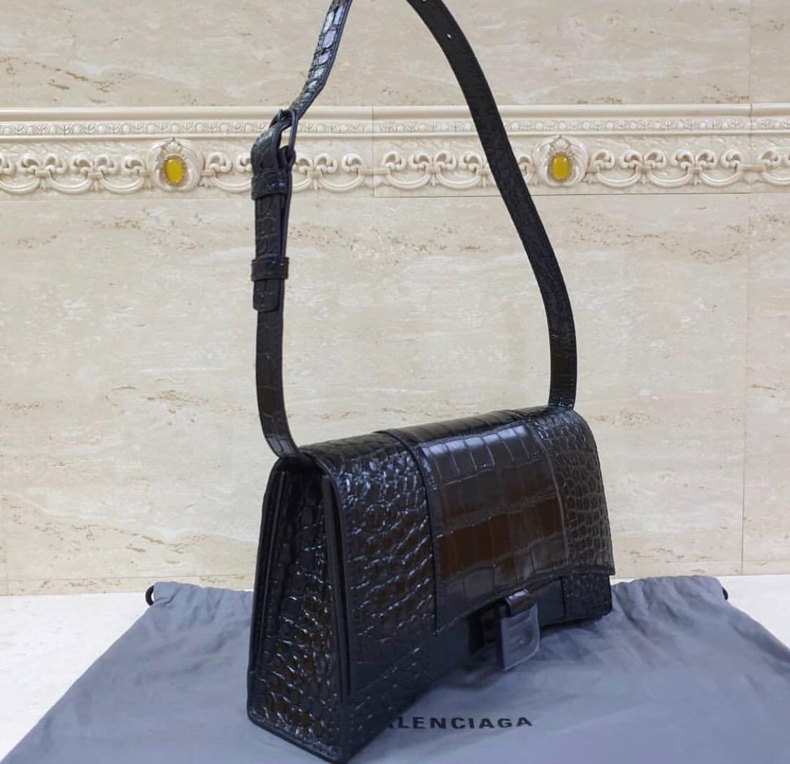 hourglass sling bolsa shoulder bolsa