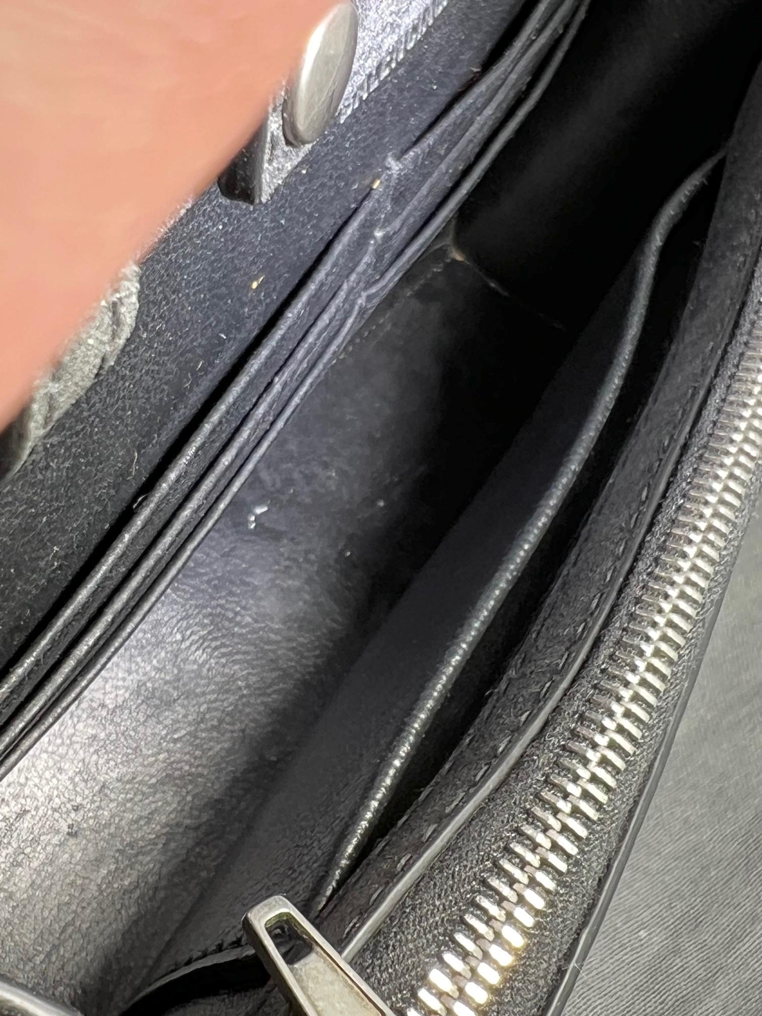 BALENCIAGA - Pochette portefeuille sablier sur chaîne noire pailletée, porté épaule en vente 11