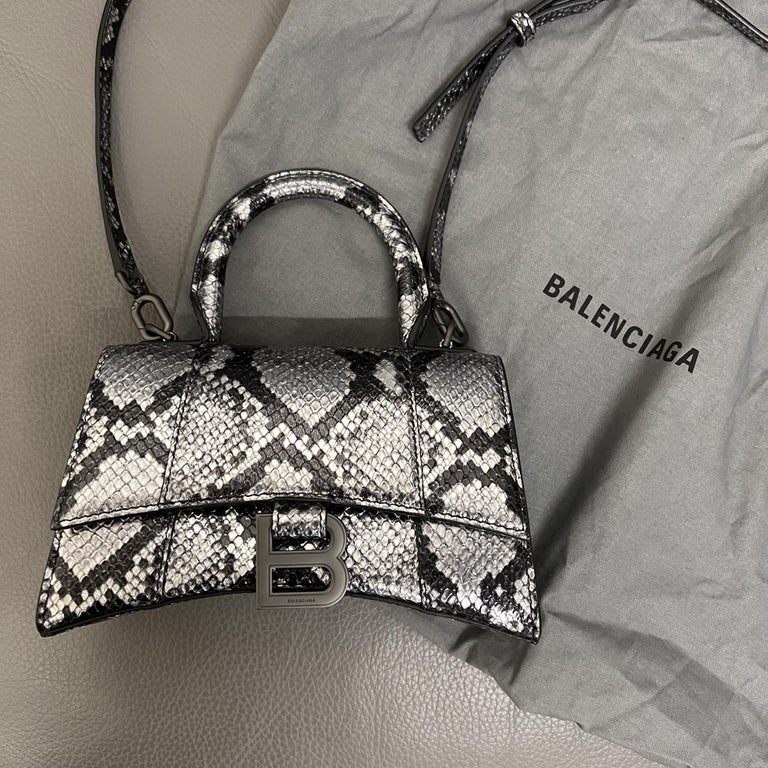 Women's Hourglass Metal Xs Handbag in Silver
