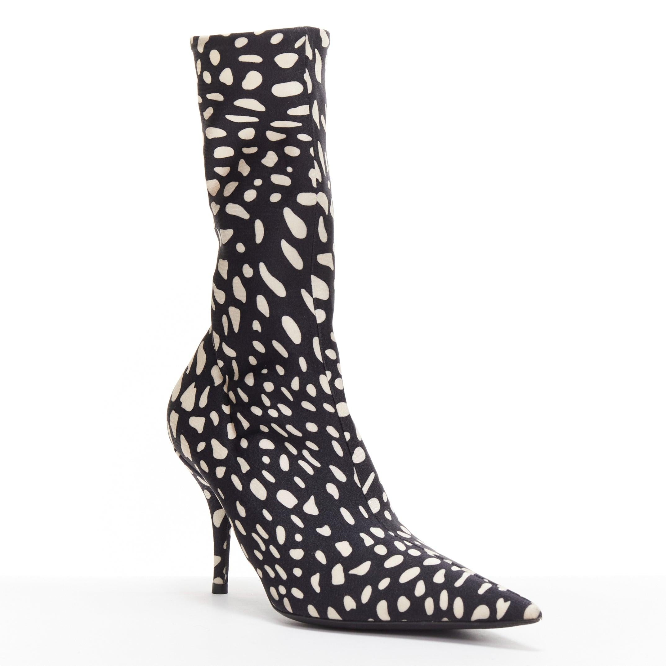 BALENCIAGA Knife black white spotted animal print lycra pointed sock boots EU38
Reference: BSHW/A00180
Brand: Balenciaga
Designer: Demna
Model: Knife
As seen on: Kylie Jenner
Material: Fabric
Color: White, Black
Pattern: Animal Print
Closure: