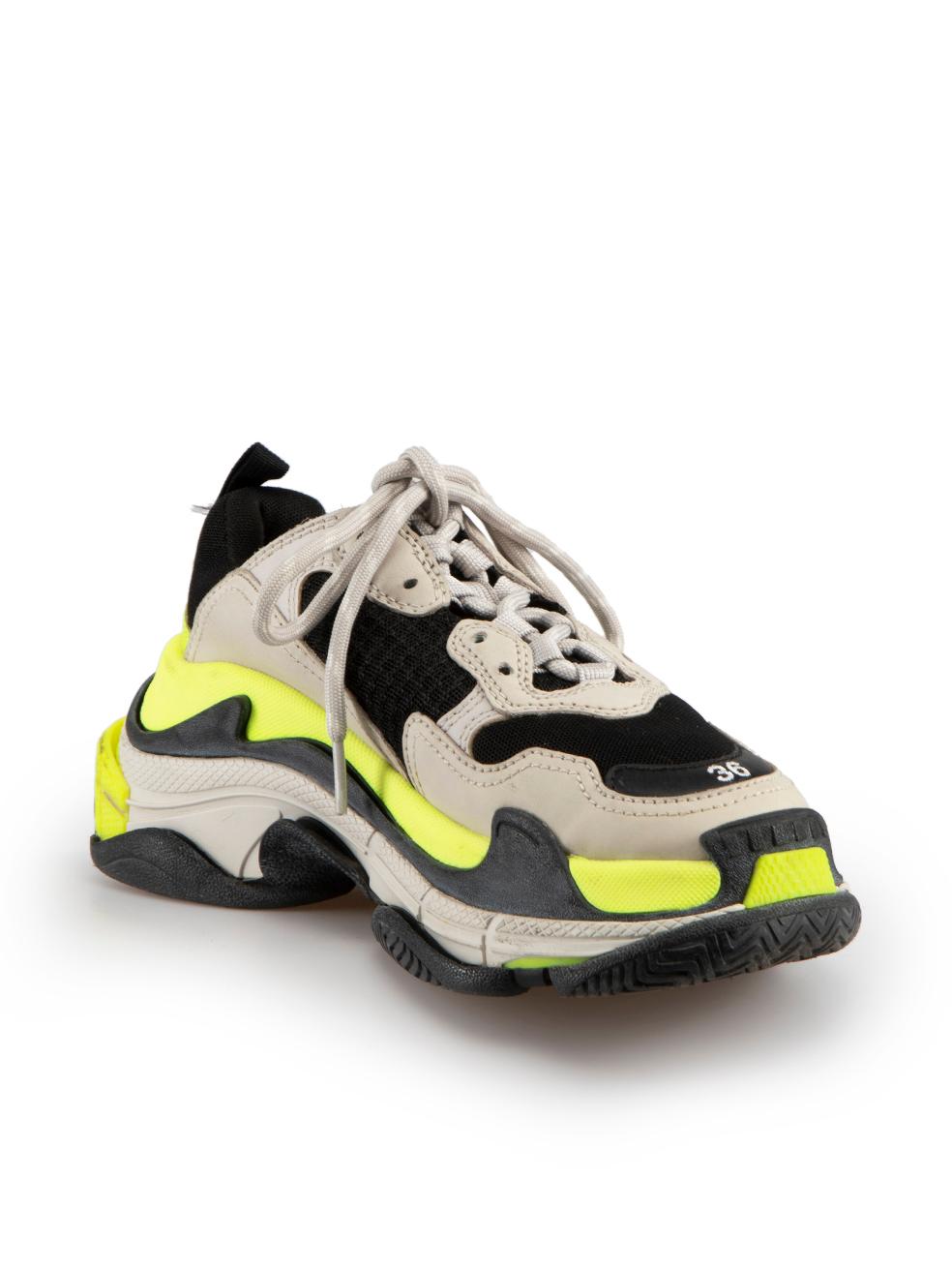 CONDITION is Very good. Minimal wear to trainers is evident. Minimal discoloured marks to outer soles on this used Balenciaga designer resale item.
  
Details
Triple S
Multicolour
Trainers
Leather and cloth textile
Chunky sole
Lace up fastening
 