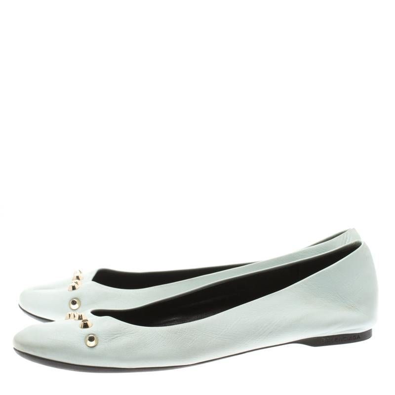 Balenciaga Light Blue Studded Leather Ballet Flats Size 40 In Good Condition In Dubai, Al Qouz 2