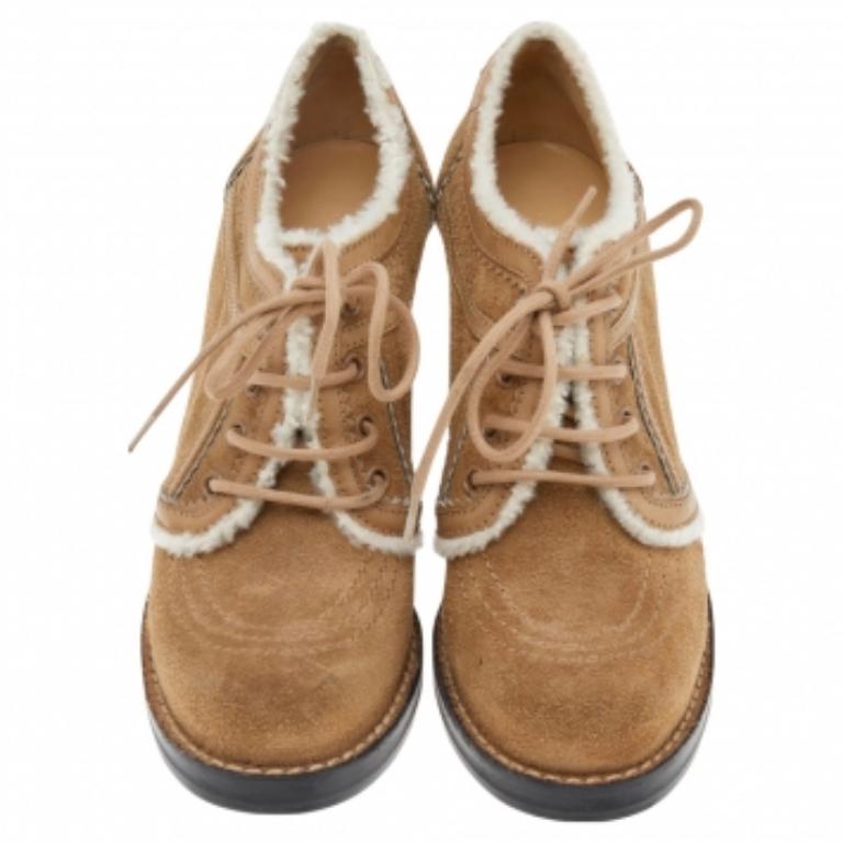 Balenciaga Light Brown Suede And Shearling Chunky Strip Heel Ankle Boots Size 37 Bon état - En vente à Dubai, Al Qouz 2