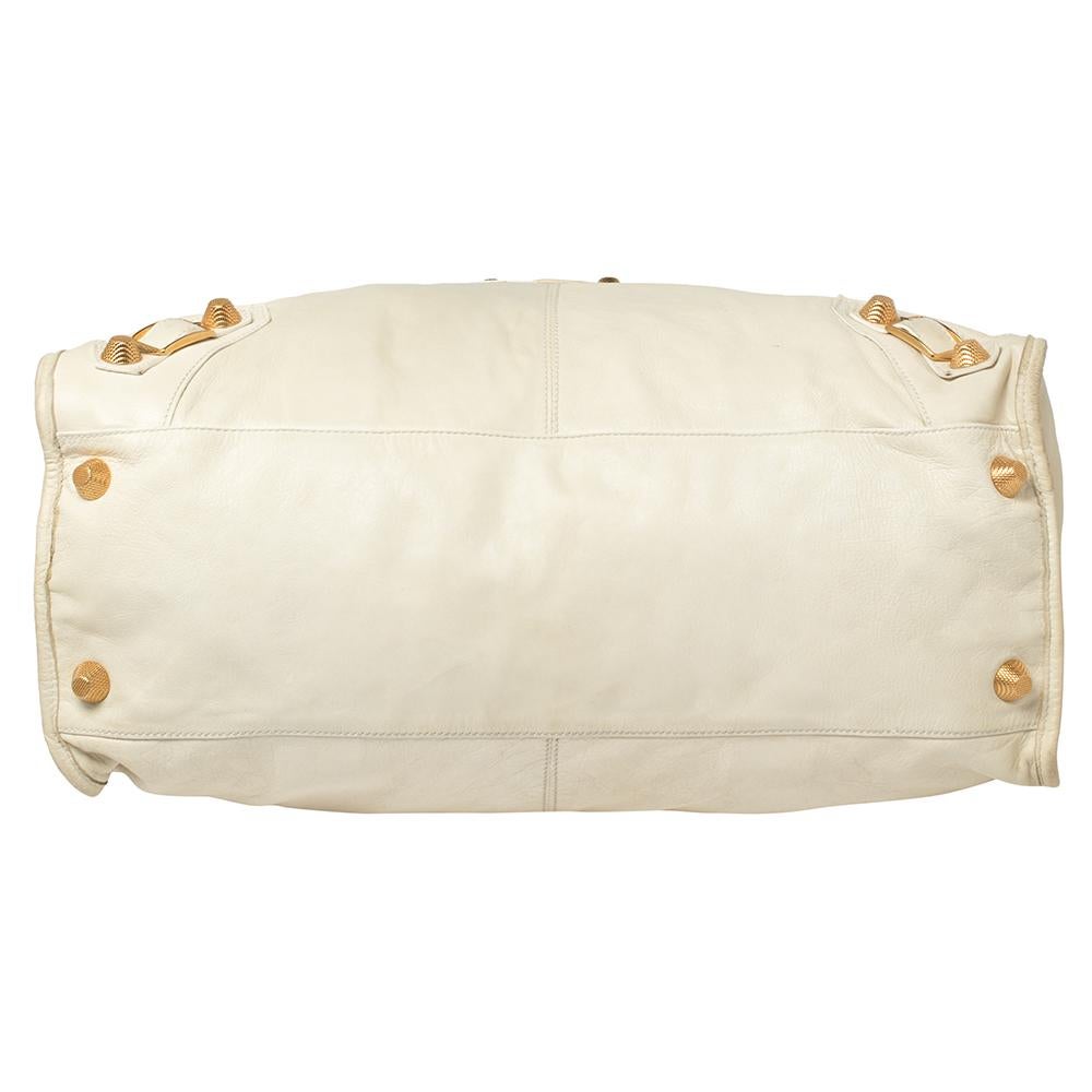Balenciaga Light Cream Leather GH Voyage Weekender Bag In Fair Condition In Dubai, Al Qouz 2