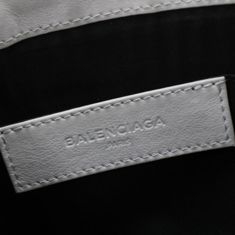 Balenciaga - Pochette de tous les jours avec fermeture éclair en cuir gris 868540 Bon état - En vente à Dix hills, NY