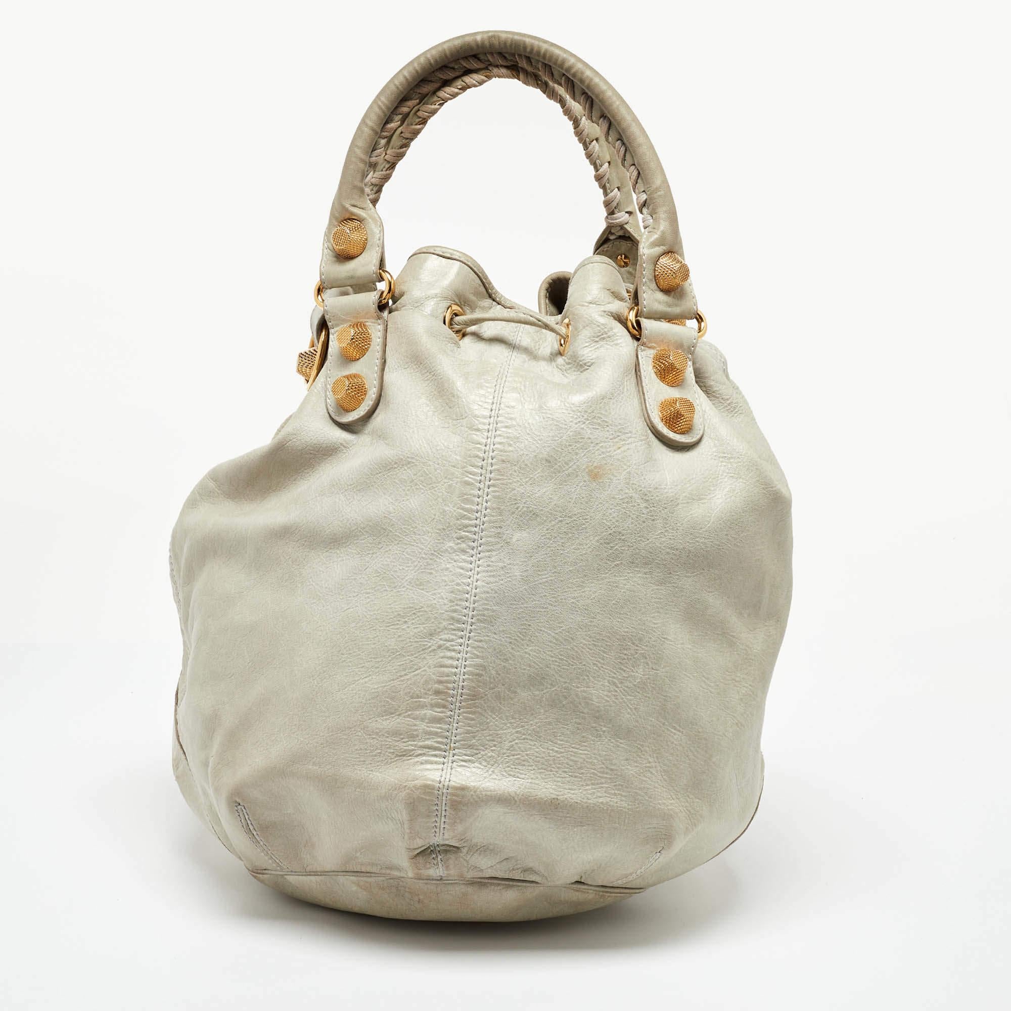 Balenciaga Light Grey Leather GGH Pompon Hobo In Fair Condition For Sale In Dubai, Al Qouz 2