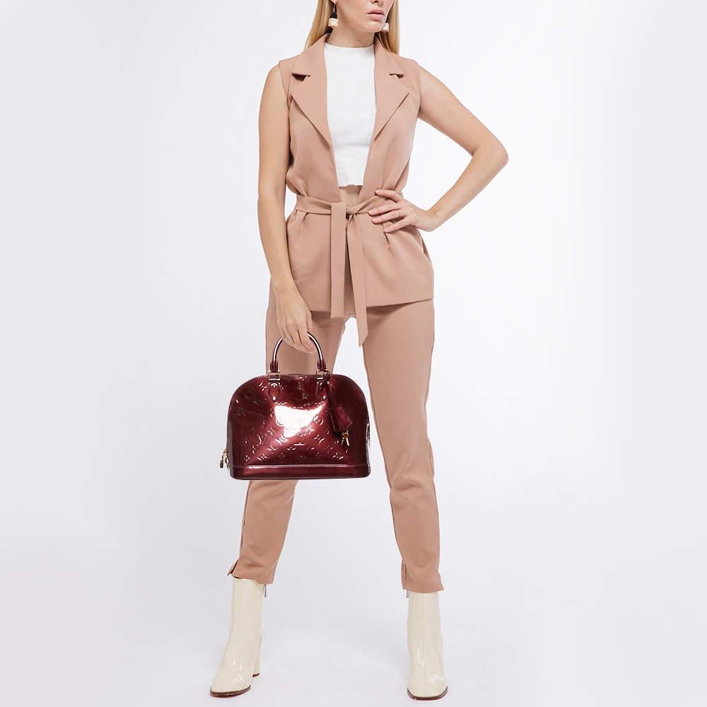 Designer bags are ideal companions for ample occasions! Here we have a fashion-meets-functionality piece crafted with precision. It has been equipped with a well-sized interior that can easily fit all your essentials.

Includes: Original Dustbag,