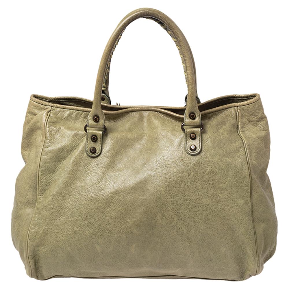Balenciaga is known for its finely made products and the City bags are one of them. Effortless and stylish, this leather bag will be your go-to for multiple occasions. It has the signature details of buckles, studs, and the front zipper. Two top