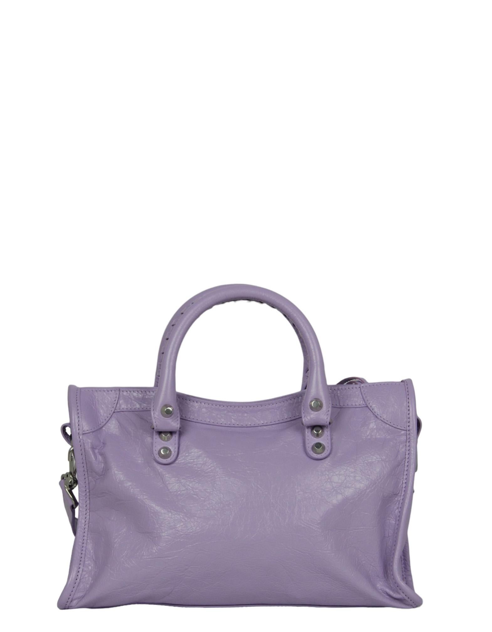 Balenciaga Fliederfarbenes Lammfell Leder Kleine Le City Crossbody Tasche im Zustand „Hervorragend“ in New York, NY