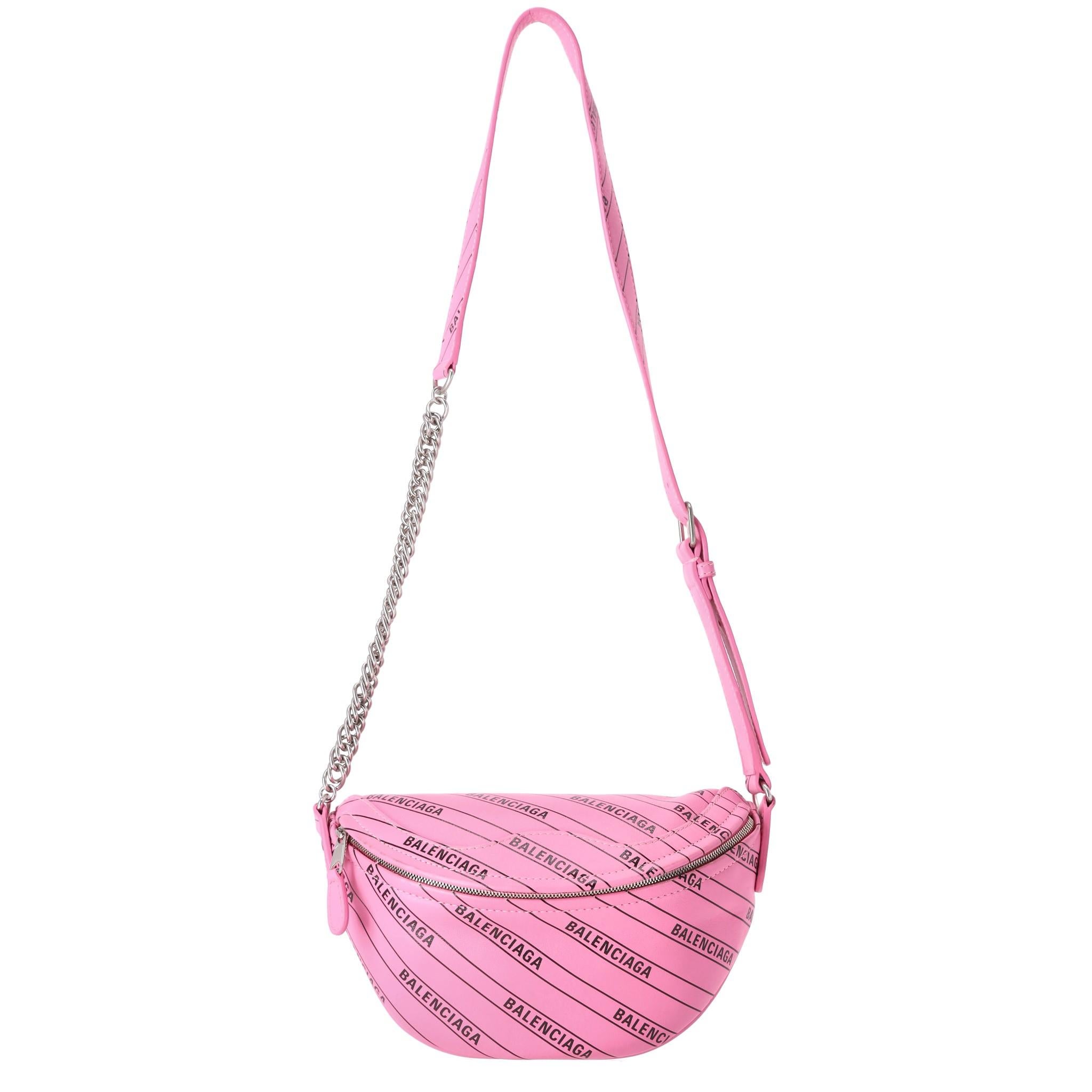 Balenciaga Logo Souvenir Leather Belt Bag

Baby pink belt bag crafted from leather with all-over logo print.

Adjustable leather and chain strap that can be fastened around the waist or worn as a crossbody/shoulder bag.

Zipp pocket to rear and