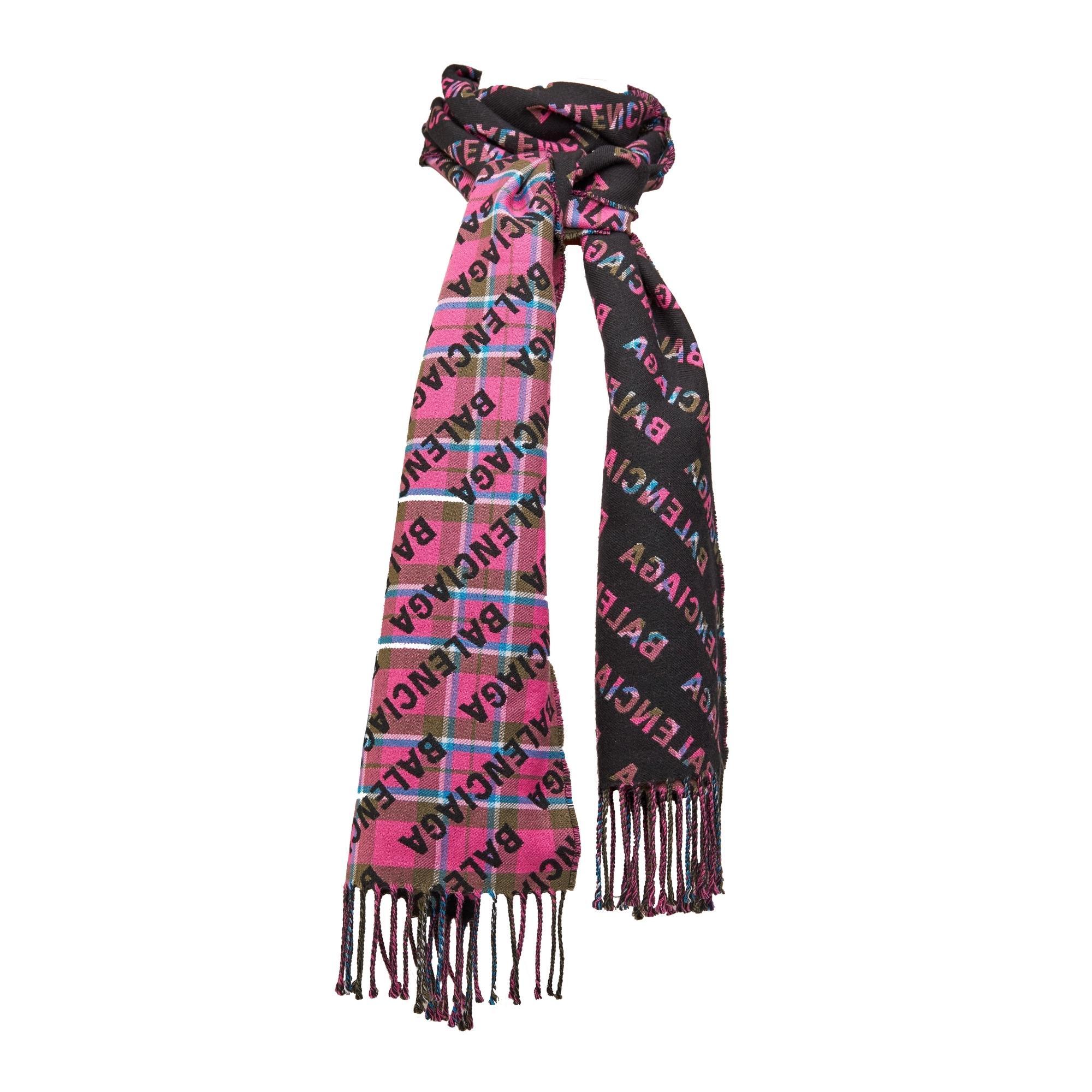 
Repeating logos put a stylish slant on a double-jacquard wool scarf that's patterned in color-rich plaid on one side with plaid lettering on the reverse.

COLOR: Black and fuschia
MATERIAL: Wool
ITEM CODE: 6222469
MEASURES: L 88” x W 12.5” and 3”