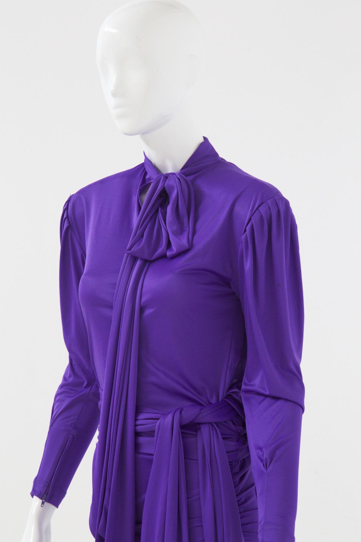 Ein luxuriöses lila Vintage-Kleid von Balenciaga Damen im Angebot