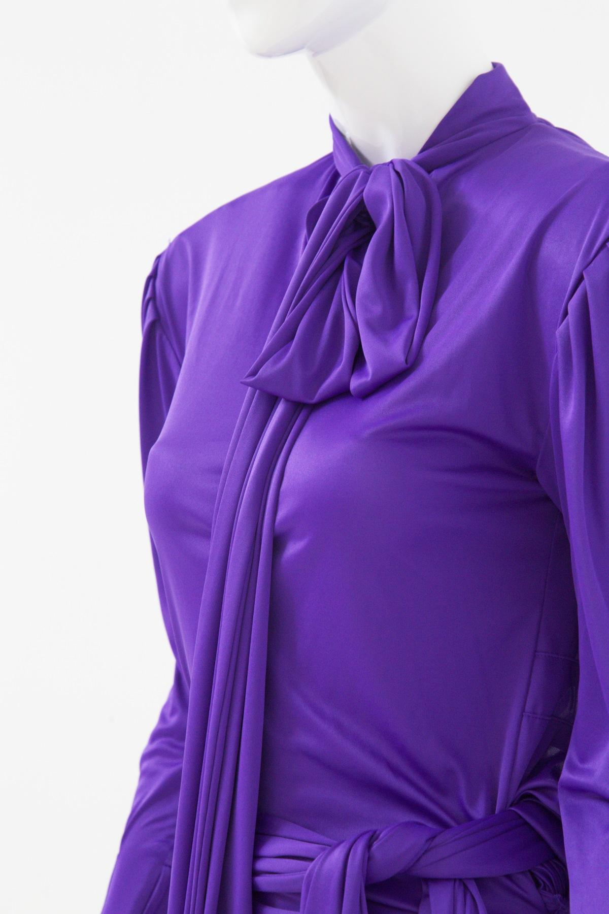 Ein luxuriöses lila Vintage-Kleid von Balenciaga im Angebot 2
