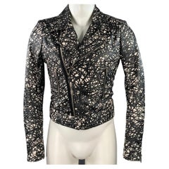Veste de motard BALENCIAGA en cuir d'agneau marbré noir et blanc, référence IT 44