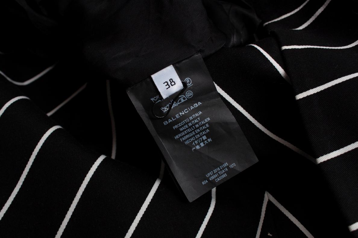 Balenciaga, Robe longue à imprimé rayé Pour femmes en vente
